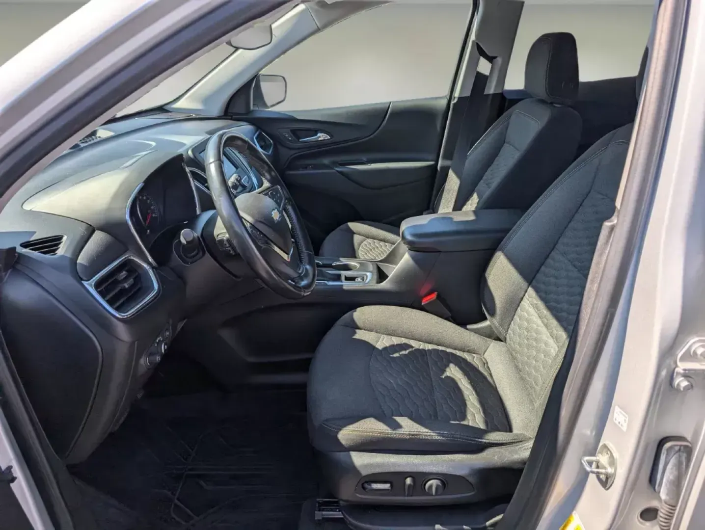 2020 Chevrolet Equinox LT (2GNAXTEV4L6) with an Turbocharged Gas I4 1.5L/92 engine, 6-Speed Automatic transmission, located at 3959 U.S. 80 W, Phenix City, AL, 36870, (334) 297-4885, 32.469296, -85.135185 - **Embark on Your Next Adventure with the 2020 Chevrolet Equinox LT at Gils Auto!**<br /> <br /> Are you seeking a reliable, stylish, and versatile SUV that can handle everything from daily commutes to weekend adventures? Look no further than the 2020 Chevrolet Equinox LT, now available at Gils Auto - Photo#10