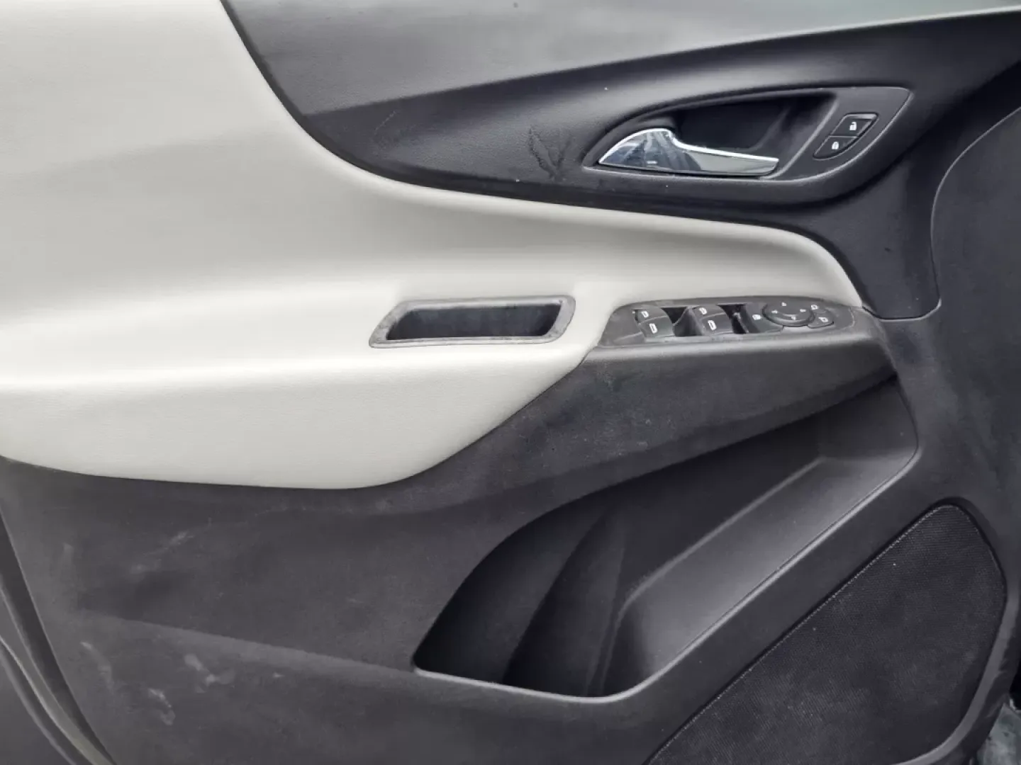 2020 /Medium Ash Gray Chevrolet Equinox LS (2GNAXHEV7L6) with an Other engine, located at 521 Old Farm Lane Rd, Prattville, AL, 36066, (334) 325-1505, 32.482460, -86.416367 - **Unleash Your Adventurous Spirit with the 2020 Chevrolet Equinox LS at Gils Auto**<br /> <br /> Are you ready to embark on a new journey? Whether you're navigating the bustling streets of Phenix City or exploring the beautiful nearby landscapes, the 2020 Chevrolet Equinox LS is your perfect compani - Photo#8