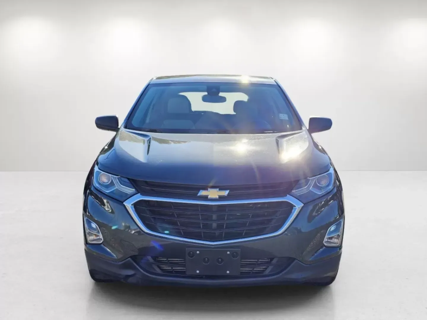 2020 /Medium Ash Gray Chevrolet Equinox LS (2GNAXHEV0L6) with an Other engine, located at 1430 Gateway Drive, Opelika, AL, 36801, (334) 239-0944, 32.637871, -85.409790 - **Discover Your Adventurous Side with the 2020 Chevrolet Equinox LS at Gils Auto!** <br /> <br /> If you're searching for a reliable vehicle that can enhance your lifestyle-whether you're a busy professional commuting through Phenix City or a growing family embarking on weekend adventures-the 2020 C - Photo#2