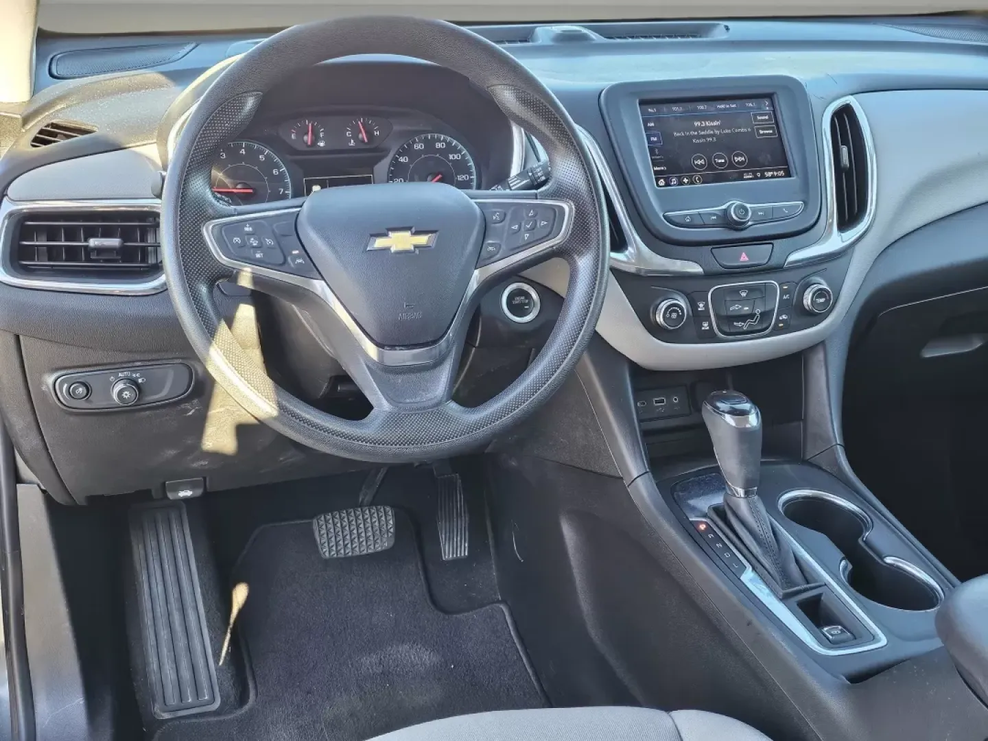 2020 /Medium Ash Gray Chevrolet Equinox LS (2GNAXHEV0L6) with an Other engine, located at 1430 Gateway Drive, Opelika, AL, 36801, (334) 239-0944, 32.637871, -85.409790 - **Discover Your Adventurous Side with the 2020 Chevrolet Equinox LS at Gils Auto!** <br /> <br /> If you're searching for a reliable vehicle that can enhance your lifestyle-whether you're a busy professional commuting through Phenix City or a growing family embarking on weekend adventures-the 2020 C - Photo#16