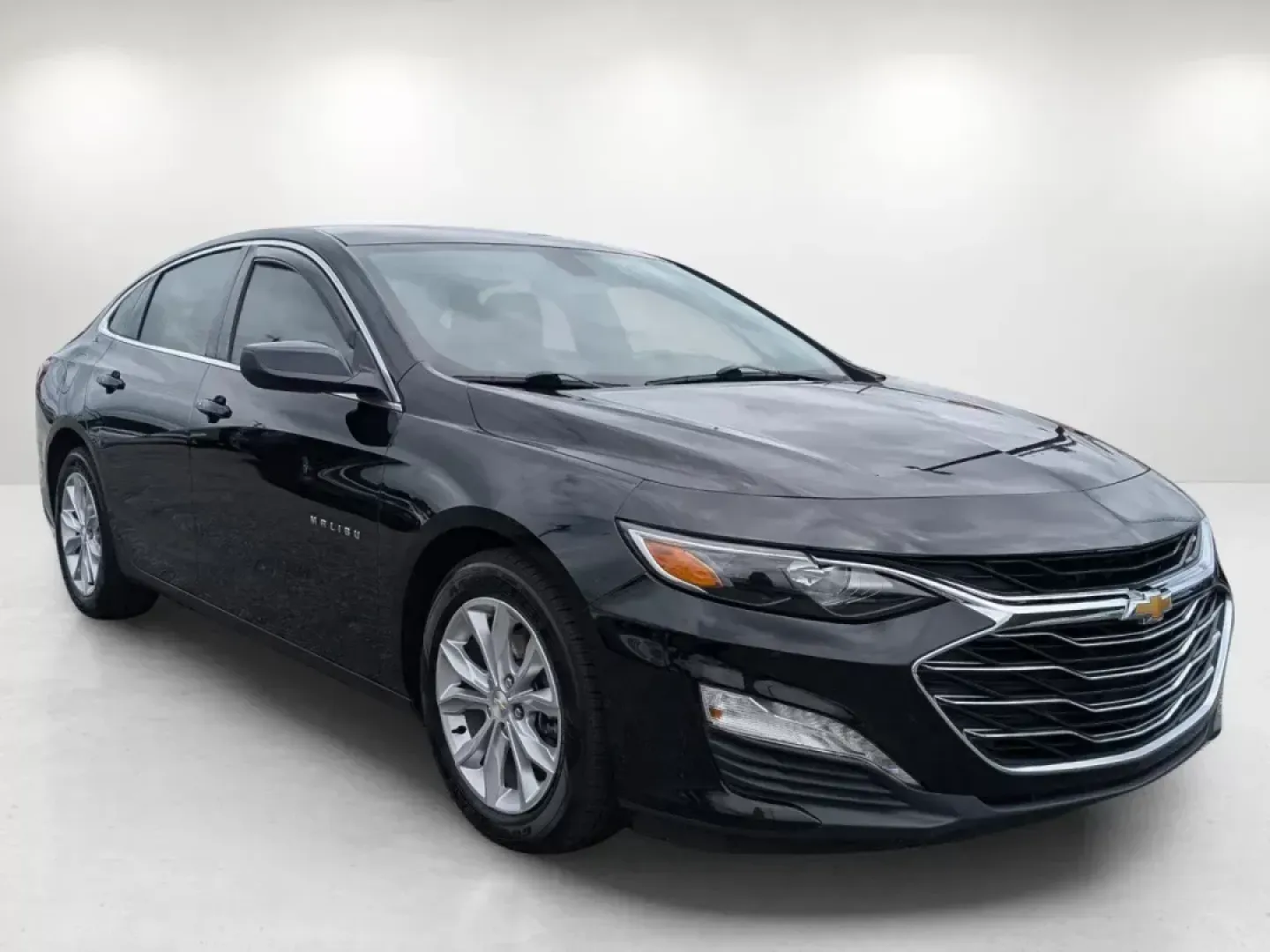 2020 /Jet Black Chevrolet Malibu LT (1G1ZD5ST5LF) with an Turbocharged Gas I4 1.5L/91 engine, 1-Speed Automatic transmission, located at 5115 14th Ave., Columbus, GA, 31904, (706) 323-0345, 32.511494, -84.971046 - **Discover Your Next Adventure with the 2020 Chevrolet Malibu at Gils Auto - Columbus, GA!**<br /> <br /> Are you ready to elevate your commuting experience or take the family on unforgettable weekend adventures? The 2020 Chevrolet Malibu LT is engineered for those who demand versatility and reliabi - Photo#2