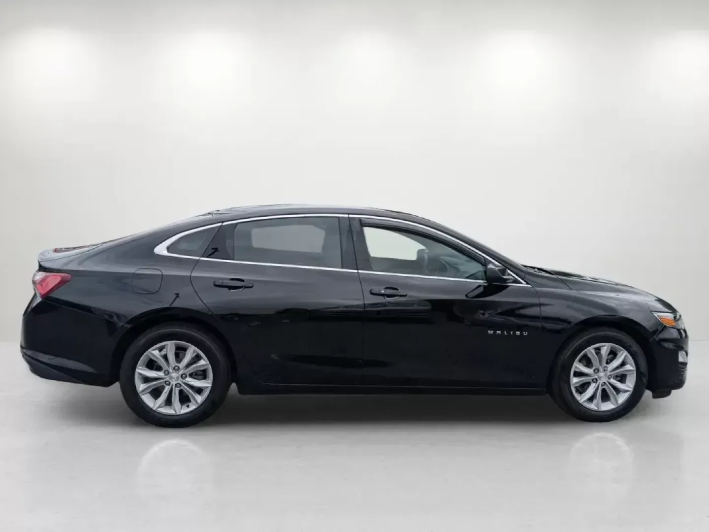 2020 /Jet Black Chevrolet Malibu LT (1G1ZD5ST5LF) with an Turbocharged Gas I4 1.5L/91 engine, 1-Speed Automatic transmission, located at 5115 14th Ave., Columbus, GA, 31904, (706) 323-0345, 32.511494, -84.971046 - **Discover Your Next Adventure with the 2020 Chevrolet Malibu at Gils Auto - Columbus, GA!**<br /> <br /> Are you ready to elevate your commuting experience or take the family on unforgettable weekend adventures? The 2020 Chevrolet Malibu LT is engineered for those who demand versatility and reliabi - Photo#3