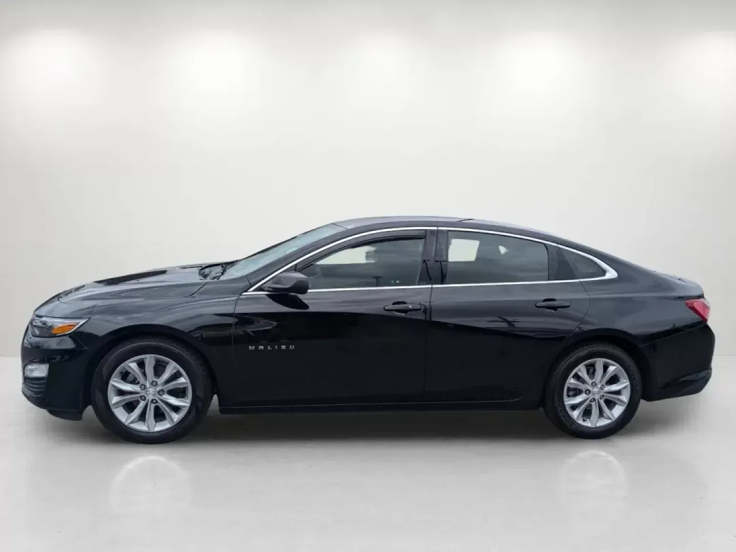 2020 /Jet Black Chevrolet Malibu LT (1G1ZD5ST5LF) with an Turbocharged Gas I4 1.5L/91 engine, 1-Speed Automatic transmission, located at 5115 14th Ave., Columbus, GA, 31904, (706) 323-0345, 32.511494, -84.971046 - **Discover Your Next Adventure with the 2020 Chevrolet Malibu at Gils Auto - Columbus, GA!**<br /> <br /> Are you ready to elevate your commuting experience or take the family on unforgettable weekend adventures? The 2020 Chevrolet Malibu LT is engineered for those who demand versatility and reliabi - Photo#7
