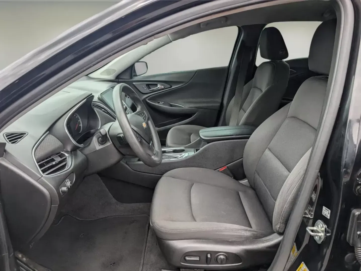 2020 /Jet Black Chevrolet Malibu LT (1G1ZD5ST5LF) with an Turbocharged Gas I4 1.5L/91 engine, 1-Speed Automatic transmission, located at 5115 14th Ave., Columbus, GA, 31904, (706) 323-0345, 32.511494, -84.971046 - **Discover Your Next Adventure with the 2020 Chevrolet Malibu at Gils Auto - Columbus, GA!**<br /> <br /> Are you ready to elevate your commuting experience or take the family on unforgettable weekend adventures? The 2020 Chevrolet Malibu LT is engineered for those who demand versatility and reliabi - Photo#9