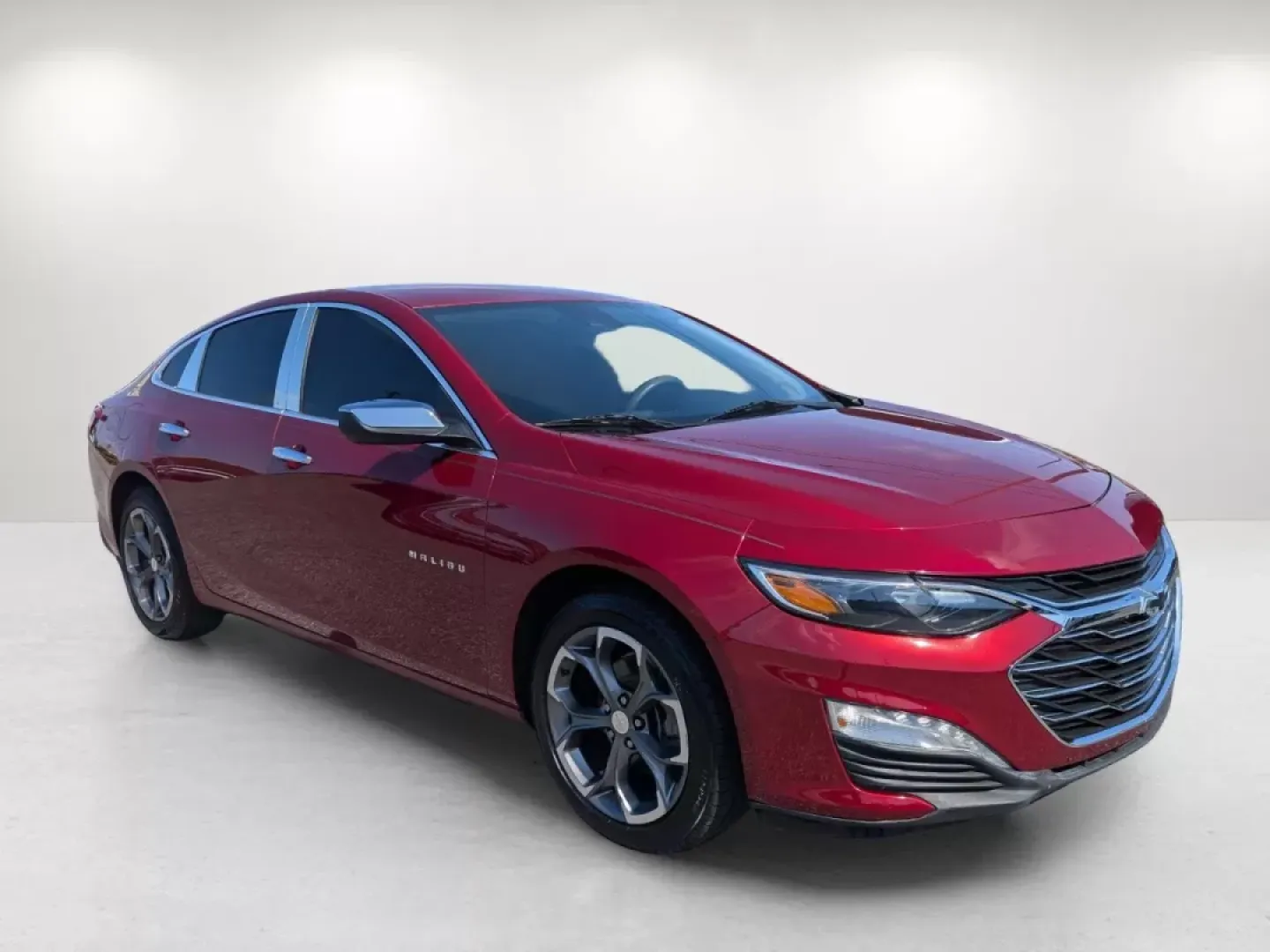2020 /Jet Black Chevrolet Malibu LT (1G1ZD5ST4LF) with an Other engine, located at 1430 Gateway Drive, Opelika, AL, 36801, (334) 239-0944, 32.637871, -85.409790 - **Unleash Your Every Adventure with the 2020 Chevrolet Malibu LT!**<br /> <br /> Are you ready to elevate your daily commute or embark on unforgettable weekend adventures? The 2020 Chevrolet Malibu LT is the perfect companion for both your busy lifestyle and spontaneous road trips. With its striking - Photo#2