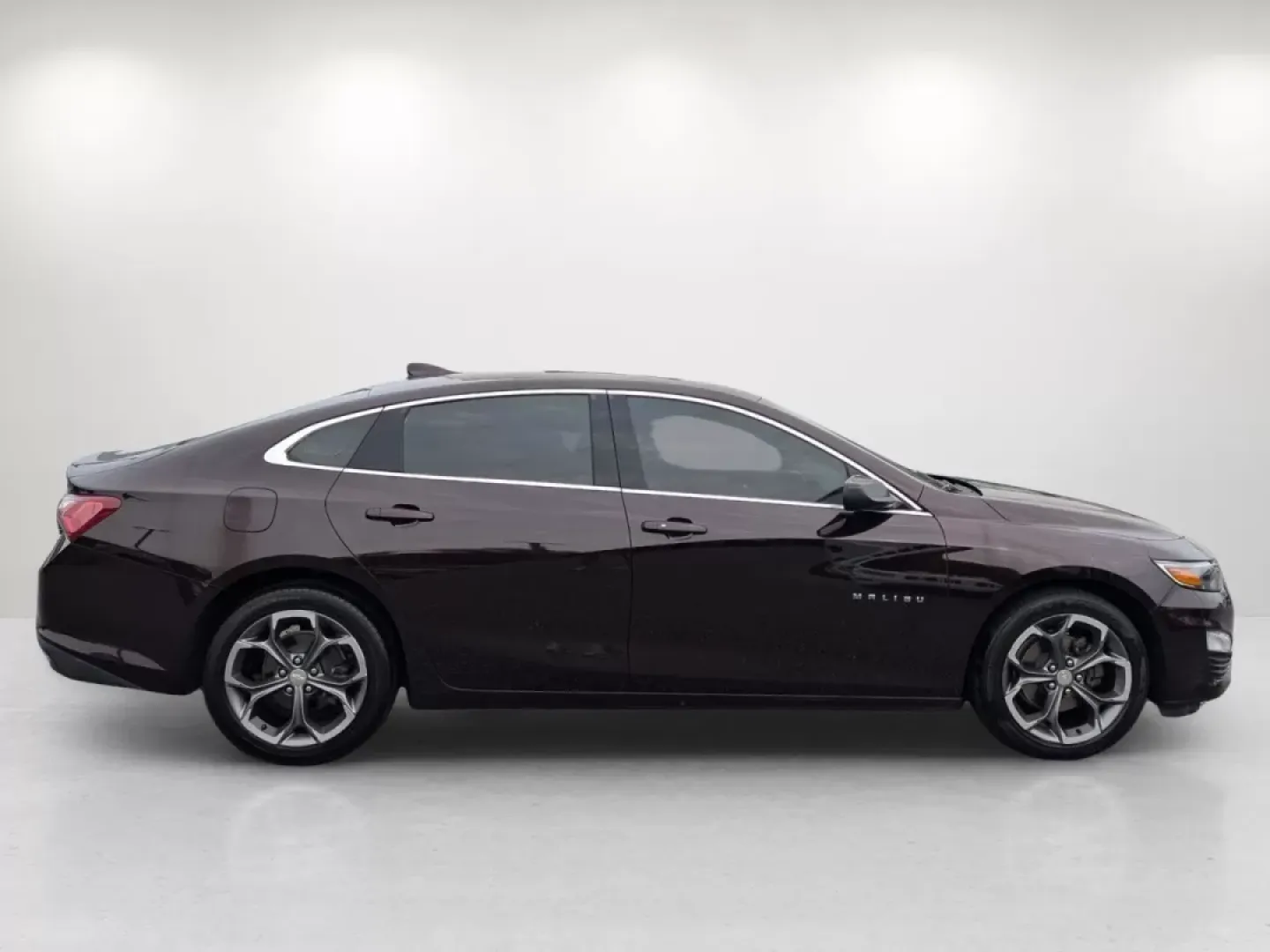2020 /Jet Black Chevrolet Malibu LT (1G1ZD5ST7LF) with an Other engine, located at 7000 Northlake Connector, Columbus, GA, 31904, (706) 987-8085, 32.524975, -84.978134 - **Elevate Your Daily Drive with the 2020 Chevrolet Malibu LT** <br /> <br /> Are you searching for a versatile sedan that seamlessly blends comfort, technology, and safety? Look no further than this stunning 2020 Chevrolet Malibu LT, available now at Gils Auto in Phenix City, AL. This vehicle is pe - Photo#4