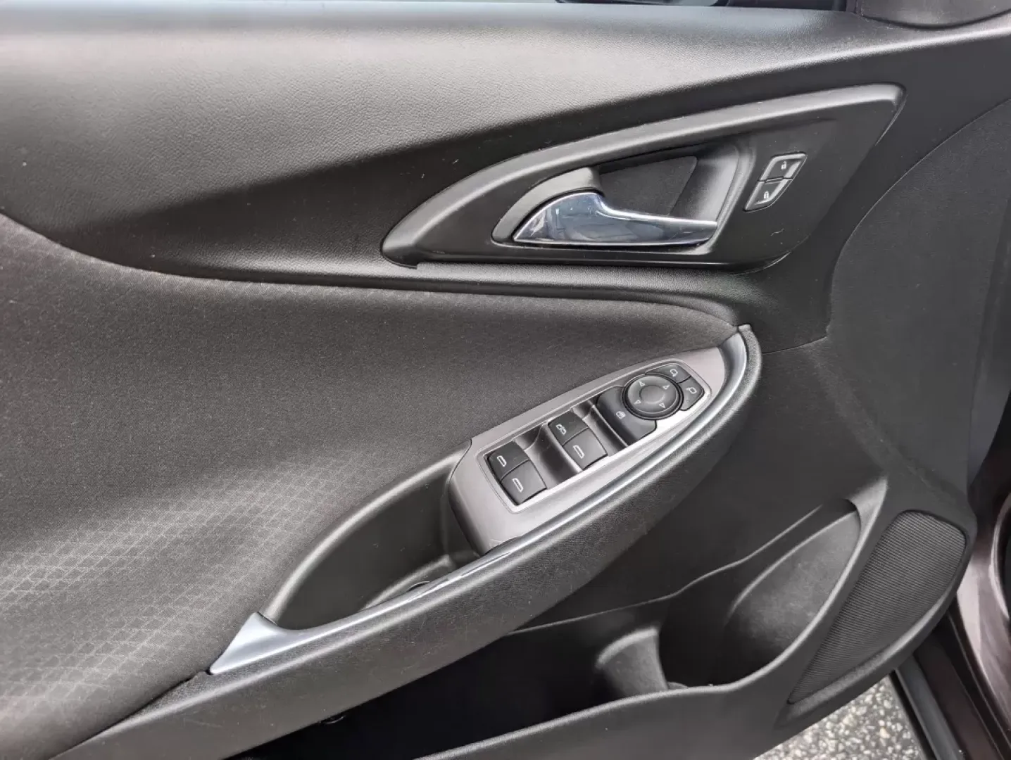 2020 /Jet Black Chevrolet Malibu LT (1G1ZD5ST7LF) with an Other engine, located at 7000 Northlake Connector, Columbus, GA, 31904, (706) 987-8085, 32.524975, -84.978134 - **Elevate Your Daily Drive with the 2020 Chevrolet Malibu LT** <br /> <br /> Are you searching for a versatile sedan that seamlessly blends comfort, technology, and safety? Look no further than this stunning 2020 Chevrolet Malibu LT, available now at Gils Auto in Phenix City, AL. This vehicle is pe - Photo#9