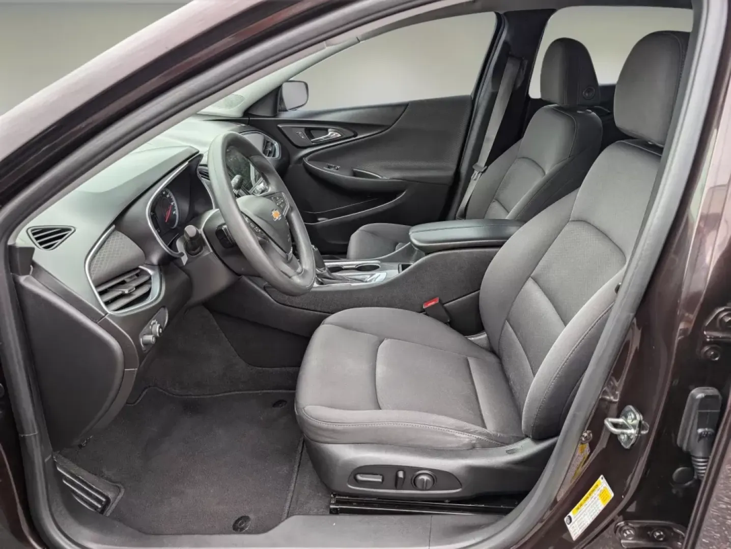 2020 /Jet Black Chevrolet Malibu LT (1G1ZD5ST7LF) with an Other engine, located at 7000 Northlake Connector, Columbus, GA, 31904, (706) 987-8085, 32.524975, -84.978134 - **Elevate Your Daily Drive with the 2020 Chevrolet Malibu LT** <br /> <br /> Are you searching for a versatile sedan that seamlessly blends comfort, technology, and safety? Look no further than this stunning 2020 Chevrolet Malibu LT, available now at Gils Auto in Phenix City, AL. This vehicle is pe - Photo#10