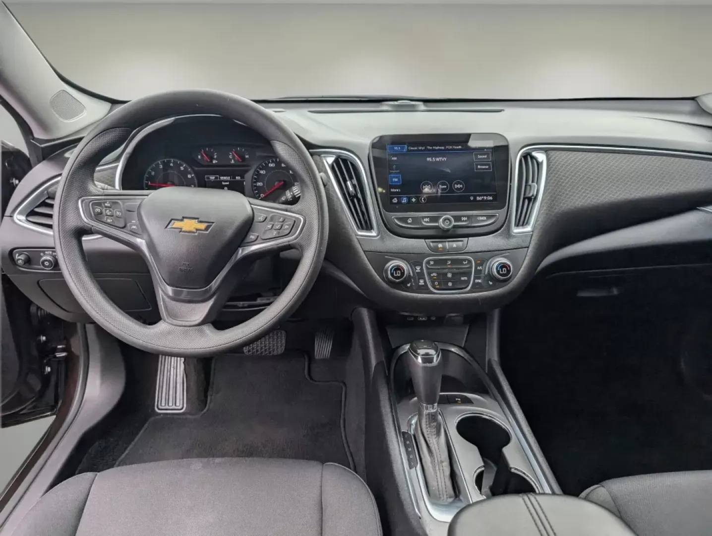 2020 /Jet Black Chevrolet Malibu LT (1G1ZD5ST7LF) with an Other engine, located at 7000 Northlake Connector, Columbus, GA, 31904, (706) 987-8085, 32.524975, -84.978134 - **Elevate Your Daily Drive with the 2020 Chevrolet Malibu LT** <br /> <br /> Are you searching for a versatile sedan that seamlessly blends comfort, technology, and safety? Look no further than this stunning 2020 Chevrolet Malibu LT, available now at Gils Auto in Phenix City, AL. This vehicle is pe - Photo#12