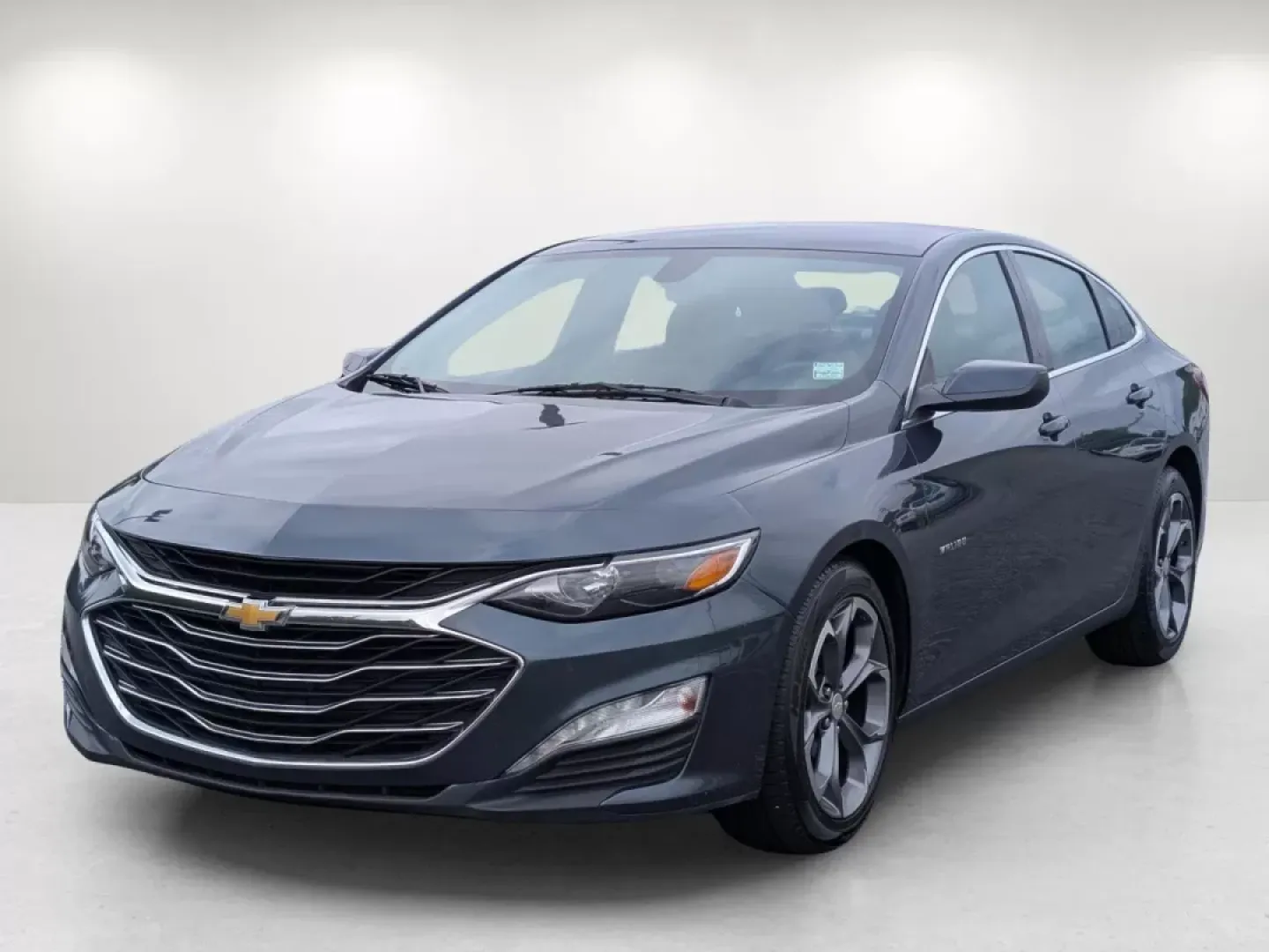 2020 /Jet Black Chevrolet Malibu LT (1G1ZD5ST0LF) with an Other engine, located at 3959 U.S. 80 W, Phenix City, AL, 36870, (334) 297-4885, 32.469296, -85.135185 - Experience the joy of driving with the 2020 Chevrolet Malibu LT, now available at Gils Auto in Phenix City, AL! This stylish sedan is perfect for those who appreciate comfort and efficiency, making it an ideal choice for families on the go, daily commuters, or anyone seeking a reliable vehicle for w - Photo#1