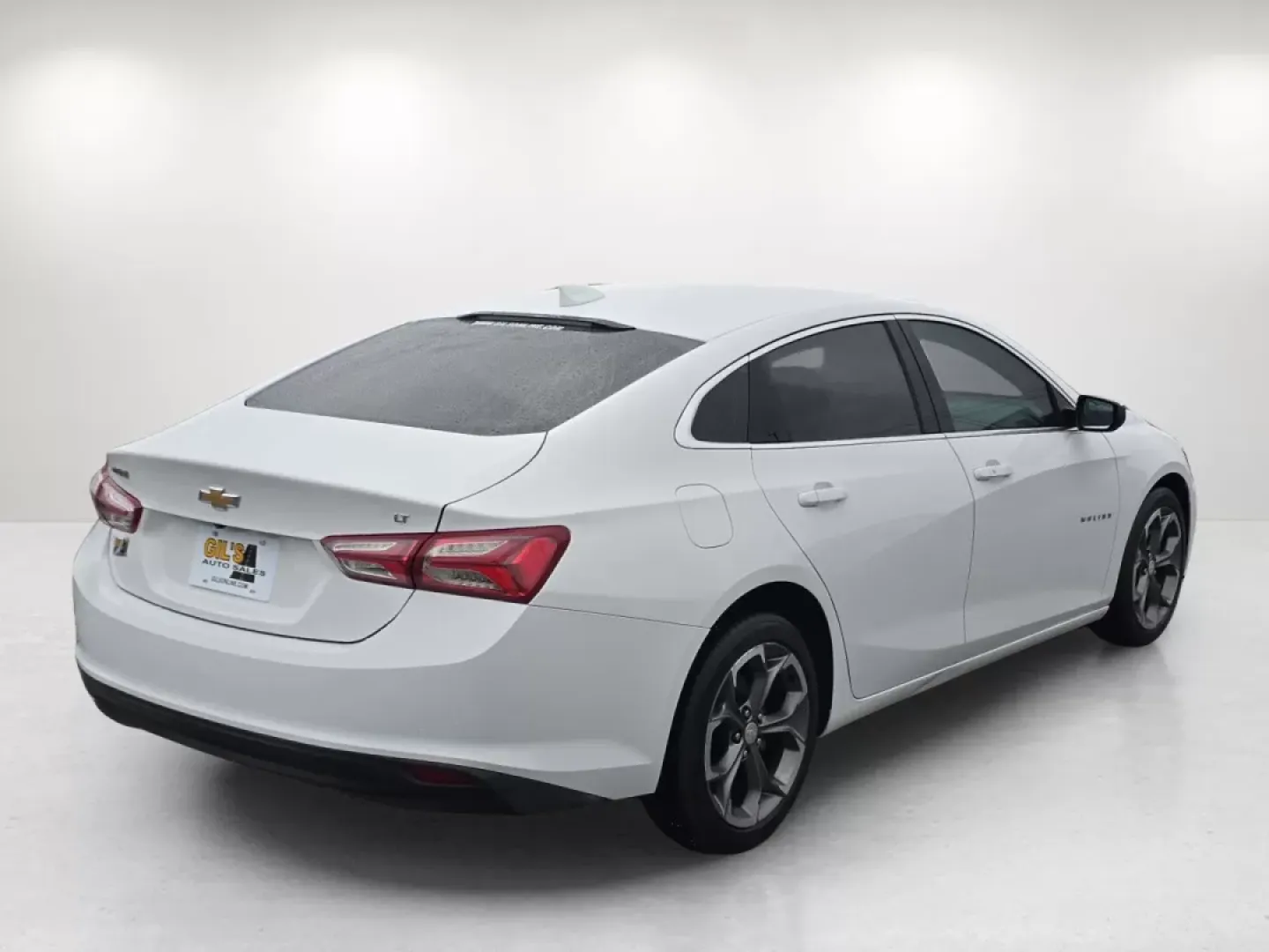 2020 /Dark Atmosphere/ Medium Ash Gray Chevrolet Malibu LT (1G1ZD5ST1LF) with an Other engine, located at 804 22nd Ave, Phenix City, AL, 36870, (334) 297-1860, 32.484749, -85.024475 - Discover the perfect blend of style, comfort, and practicality with the 2020 Chevrolet Malibu LT, now available at Gils Auto in Phenix City, AL. This sedan is not just a vehicle; it's a lifestyle upgrade-ideal for daily commuters and families alike. Whether you're navigating through busy city street - Photo#4