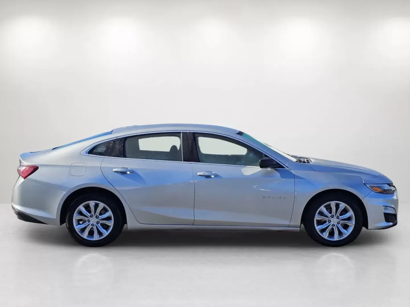 2020 /Jet Black Chevrolet Malibu LT (1G1ZD5ST2LF) with an Other engine, located at 5115 14th Ave., Columbus, GA, 31904, (706) 323-0345, 32.511494, -84.971046 - **Elevate Your Daily Commute with the 2020 Chevrolet Malibu LT Perfect for Every Adventure!**<br /> <br /> Are you tired of your daily commute? Looking for a reliable sedan that not only gets you from point A to B but also enhances your lifestyle? At Gils Auto in Phenix City, AL, we present the 202 - Photo#3