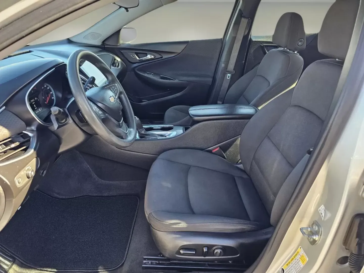 2020 /Jet Black Chevrolet Malibu LT (1G1ZD5ST2LF) with an Other engine, located at 5115 14th Ave., Columbus, GA, 31904, (706) 323-0345, 32.511494, -84.971046 - **Elevate Your Daily Commute with the 2020 Chevrolet Malibu LT Perfect for Every Adventure!**<br /> <br /> Are you tired of your daily commute? Looking for a reliable sedan that not only gets you from point A to B but also enhances your lifestyle? At Gils Auto in Phenix City, AL, we present the 202 - Photo#9