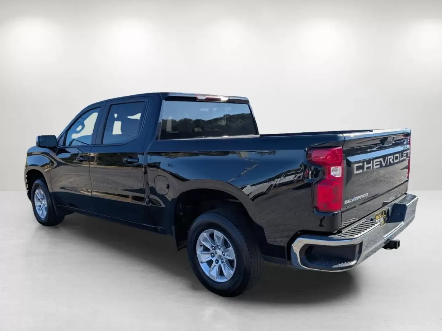 2020 /Jet Black Chevrolet Silverado 1500 LT (3GCPWCED0LG) with an Other engine, located at 1430 Gateway Drive, Opelika, AL, 36801, (334) 239-0944, 32.637871, -85.409790 - ### Hit the Road in Style: 2020 Chevrolet Silverado 1500 LT Crew Cab Pickup at Gils Auto<br /> <br /> Are you ready to elevate your driving experience while tackling daily tasks, weekend adventures, or family road trips? The 2020 Chevrolet Silverado 1500 LT Crew Cab Pickup is the perfect vehicle for - Photo#6