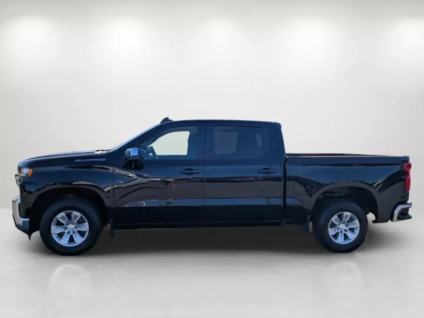2020 /Jet Black Chevrolet Silverado 1500 LT (3GCPWCED0LG) with an Other engine, located at 1430 Gateway Drive, Opelika, AL, 36801, (334) 239-0944, 32.637871, -85.409790 - ### Hit the Road in Style: 2020 Chevrolet Silverado 1500 LT Crew Cab Pickup at Gils Auto<br /> <br /> Are you ready to elevate your driving experience while tackling daily tasks, weekend adventures, or family road trips? The 2020 Chevrolet Silverado 1500 LT Crew Cab Pickup is the perfect vehicle for - Photo#7