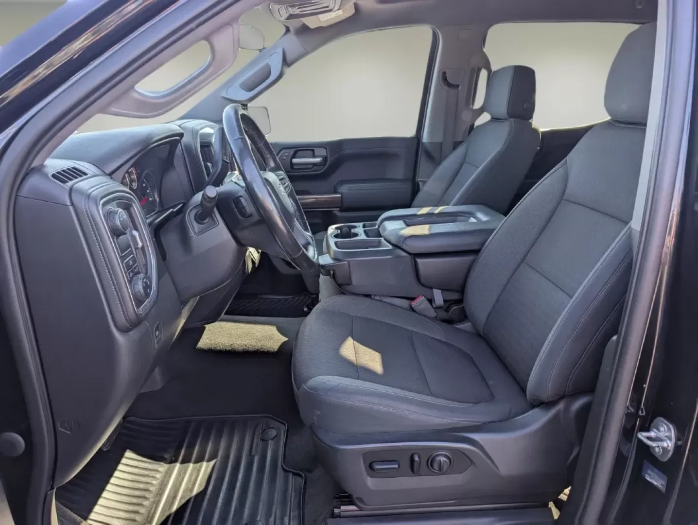 2020 /Jet Black Chevrolet Silverado 1500 LT (3GCPWCED0LG) with an Other engine, located at 1430 Gateway Drive, Opelika, AL, 36801, (334) 239-0944, 32.637871, -85.409790 - ### Hit the Road in Style: 2020 Chevrolet Silverado 1500 LT Crew Cab Pickup at Gils Auto<br /> <br /> Are you ready to elevate your driving experience while tackling daily tasks, weekend adventures, or family road trips? The 2020 Chevrolet Silverado 1500 LT Crew Cab Pickup is the perfect vehicle for - Photo#9