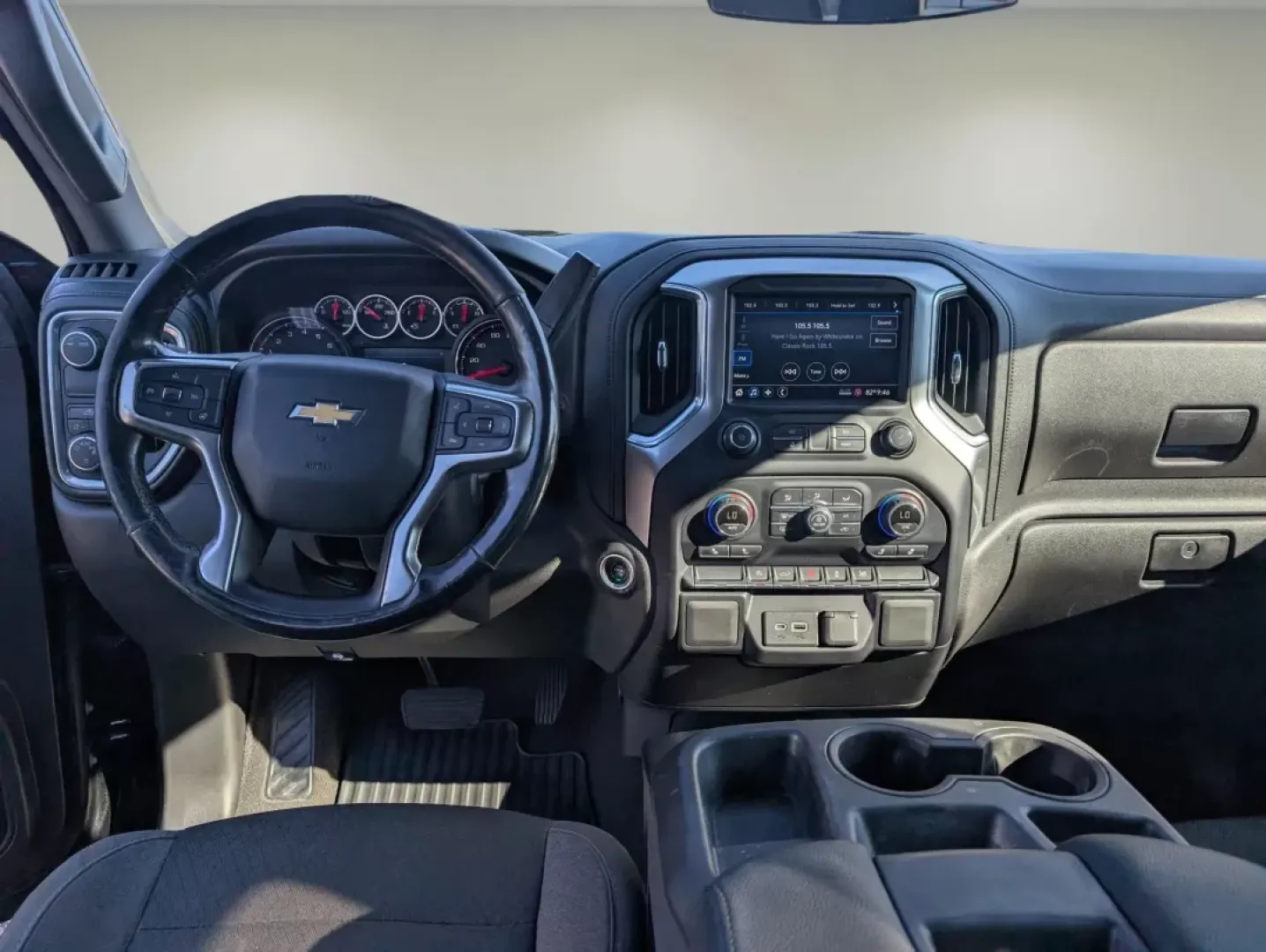 2020 /Jet Black Chevrolet Silverado 1500 LT (3GCPWCED0LG) with an Other engine, located at 1430 Gateway Drive, Opelika, AL, 36801, (334) 239-0944, 32.637871, -85.409790 - ### Hit the Road in Style: 2020 Chevrolet Silverado 1500 LT Crew Cab Pickup at Gils Auto<br /> <br /> Are you ready to elevate your driving experience while tackling daily tasks, weekend adventures, or family road trips? The 2020 Chevrolet Silverado 1500 LT Crew Cab Pickup is the perfect vehicle for - Photo#12