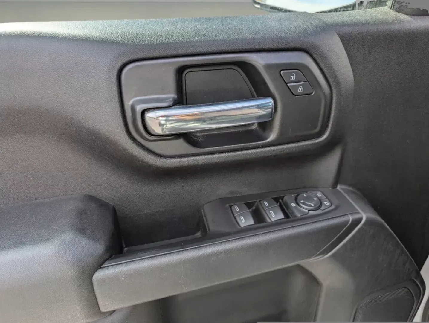 2020 /Jet Black Chevrolet Silverado 1500 Custom (1GCPWBEH6LZ) with an Gas V6 4.3L/262 engine, 6-Speed Automatic transmission, located at 7000 Northlake Connector, Columbus, GA, 31904, (706) 987-8085, 32.524975, -84.978134 - 2020 Chevrolet Silverado 1500 Custom - Photo#8