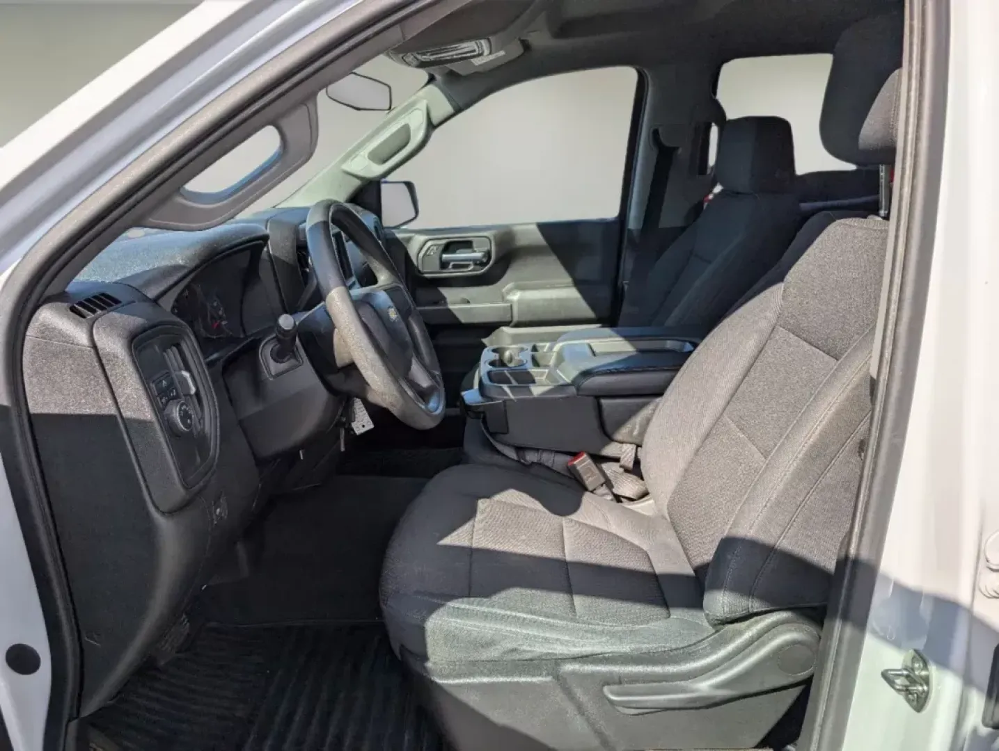 2020 /Jet Black Chevrolet Silverado 1500 Custom (1GCPWBEH6LZ) with an Gas V6 4.3L/262 engine, 6-Speed Automatic transmission, located at 7000 Northlake Connector, Columbus, GA, 31904, (706) 987-8085, 32.524975, -84.978134 - 2020 Chevrolet Silverado 1500 Custom - Photo#9