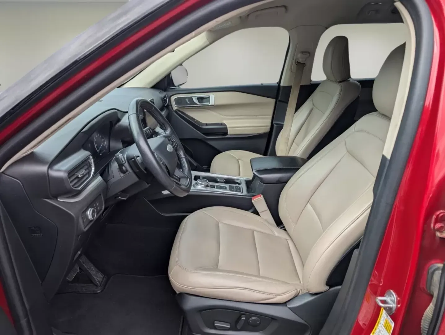 2020 Ford Explorer XLT (1FMSK7DH1LG) with an Other engine, located at 3959 U.S. 80 W, Phenix City, AL, 36870, (334) 297-4885, 32.469296, -85.135185 - **Discover Adventure with the 2020 Ford Explorer XLT at Gils Auto in Phenix City, AL!**<br /> <br /> Are you ready to elevate your family adventures and weekend getaways? The 2020 Ford Explorer XLT, a standout SUV, is designed for those who crave versatility and comfort on the road. Whether you're n - Photo#9