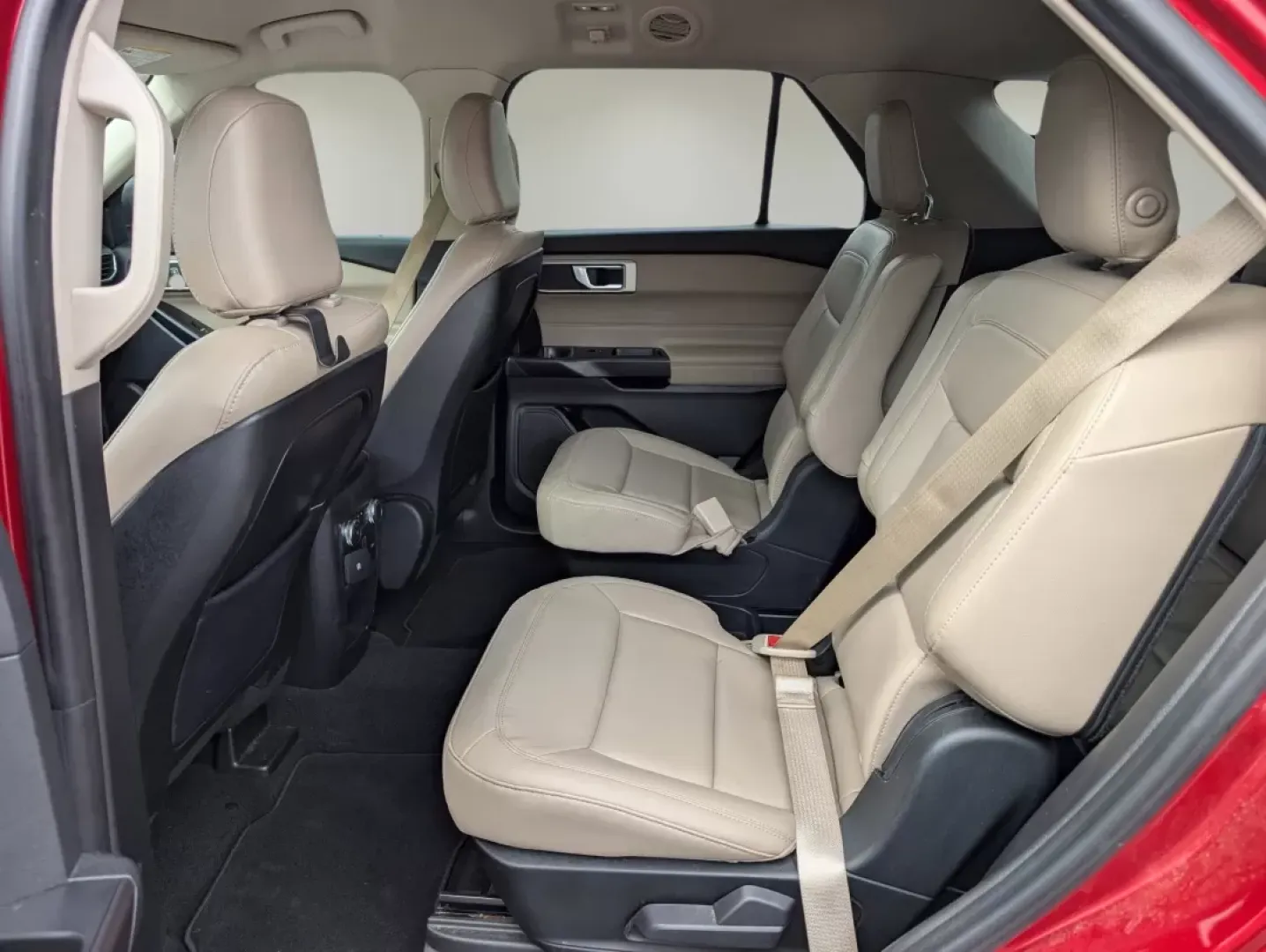 2020 Ford Explorer XLT (1FMSK7DH1LG) with an Other engine, located at 3959 U.S. 80 W, Phenix City, AL, 36870, (334) 297-4885, 32.469296, -85.135185 - **Discover Adventure with the 2020 Ford Explorer XLT at Gils Auto in Phenix City, AL!**<br /> <br /> Are you ready to elevate your family adventures and weekend getaways? The 2020 Ford Explorer XLT, a standout SUV, is designed for those who crave versatility and comfort on the road. Whether you're n - Photo#10