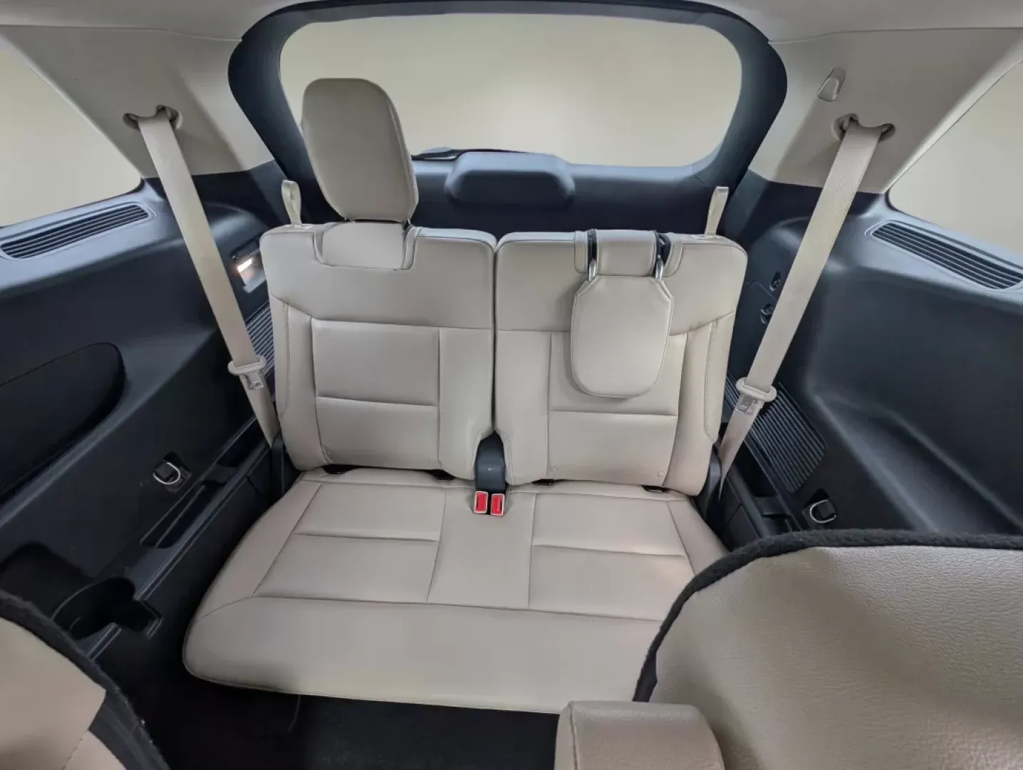 2020 Ford Explorer XLT (1FMSK7DH1LG) with an Other engine, located at 3959 U.S. 80 W, Phenix City, AL, 36870, (334) 297-4885, 32.469296, -85.135185 - **Discover Adventure with the 2020 Ford Explorer XLT at Gils Auto in Phenix City, AL!**<br /> <br /> Are you ready to elevate your family adventures and weekend getaways? The 2020 Ford Explorer XLT, a standout SUV, is designed for those who crave versatility and comfort on the road. Whether you're n - Photo#11