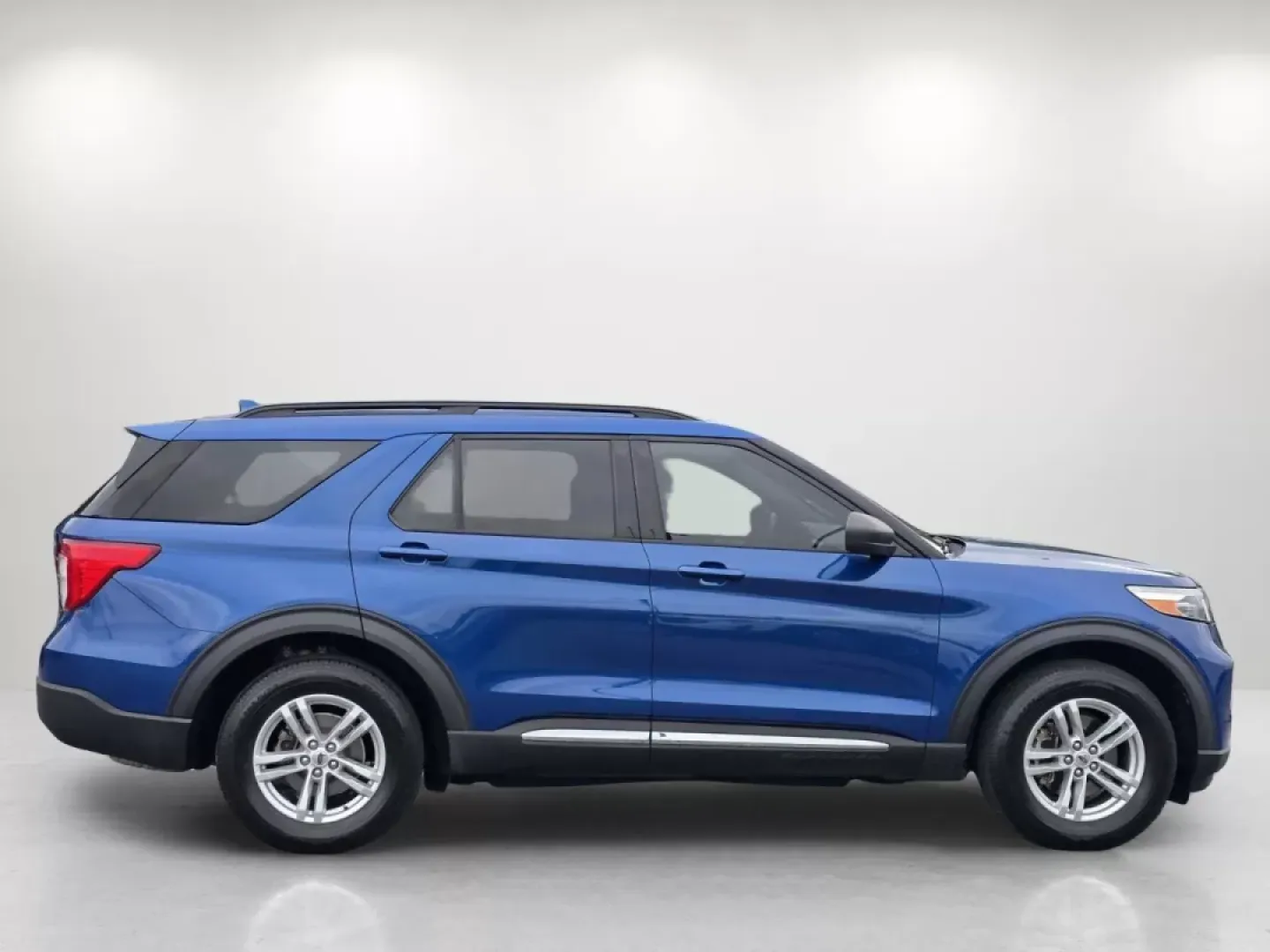 2020 Ford Explorer XLT (1FMSK8DH0LG) with an Other engine, located at 5115 14th Ave., Columbus, GA, 31904, (706) 323-0345, 32.511494, -84.971046 - Experience the perfect blend of adventure and practicality with this stunning 2020 Ford Explorer XLT, available now at Gils Auto in Phenix City, AL. If you're looking for a vehicle that's great for growing families, perfect for weekend adventures, and ideal for long commutes, this SUV checks all the - Photo#3
