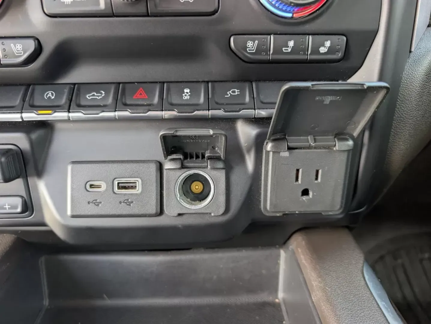 2020 /Dark Walnut/Slate GMC Sierra 1500 SLT (3GTU9DED9LG) with an Other engine, located at 7000 Northlake Connector, Columbus, GA, 31904, (706) 987-8085, 32.524975, -84.978134 - **Unleash Adventure with the 2020 GMC Sierra 1500 SLT at Gils Auto - Phenix City!**<br /> <br /> Are you ready to elevate your adventures on and off the road? The 2020 GMC Sierra 1500 SLT is the ideal companion for weekend getaways, family outings, and everything in between. With spacious seating fo - Photo#15