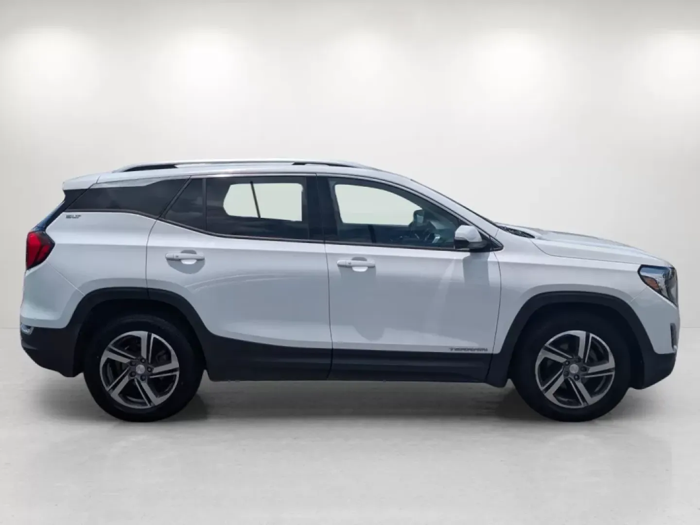 2020 /Jet Black GMC Terrain SLT (3GKALPEV2LL) with an Other engine, located at 7000 Northlake Connector, Columbus, GA, 31904, (706) 987-8085, 32.524975, -84.978134 - **Discover Your Adventure with the 2020 GMC Terrain SLT at Gils Auto - Phenix City**<br /> <br /> Are you ready to enhance your lifestyle with a vehicle that perfectly blends style, comfort, and capability? The 2020 GMC Terrain SLT is the SUV you've been waiting for, ideally suited for families, com - Photo#2