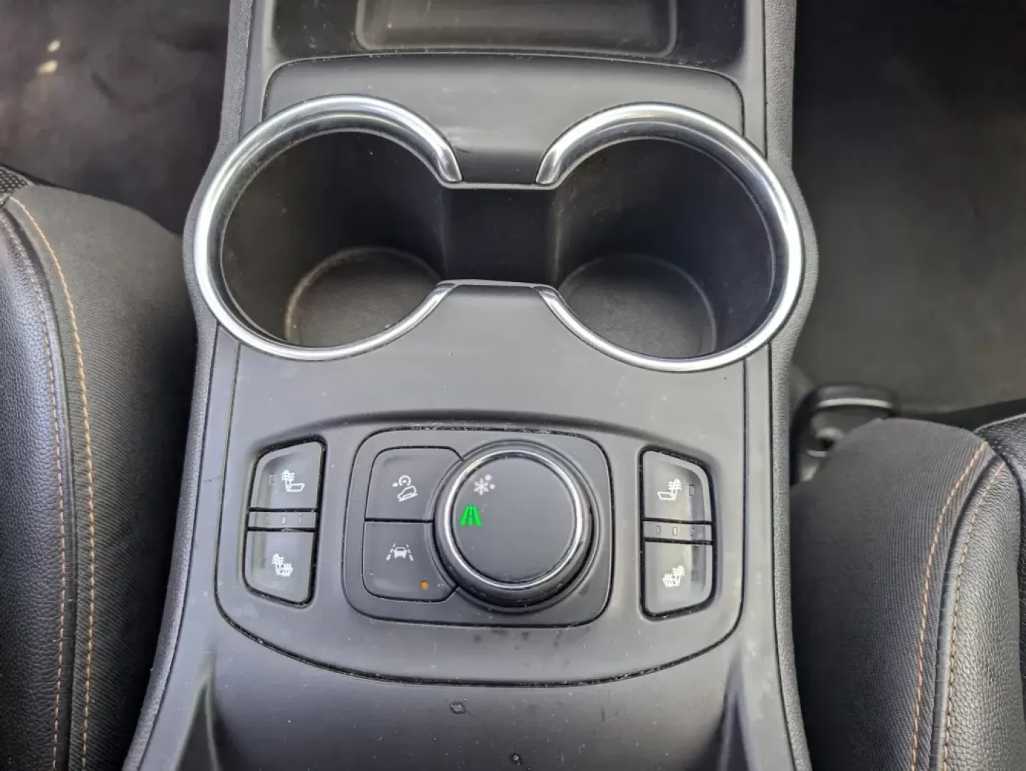 2020 /Jet Black GMC Terrain SLT (3GKALPEV2LL) with an Other engine, located at 7000 Northlake Connector, Columbus, GA, 31904, (706) 987-8085, 32.524975, -84.978134 - **Discover Your Adventure with the 2020 GMC Terrain SLT at Gils Auto - Phenix City**<br /> <br /> Are you ready to enhance your lifestyle with a vehicle that perfectly blends style, comfort, and capability? The 2020 GMC Terrain SLT is the SUV you've been waiting for, ideally suited for families, com - Photo#11