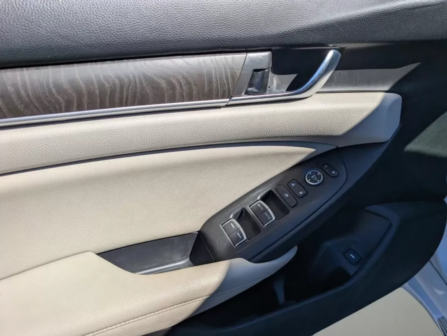 2020 Honda Accord Hybrid EX (1HGCV3F4XLA) with an Other engine, located at 521 Old Farm Lane Rd, Prattville, AL, 36066, (334) 325-1505, 32.482460, -86.416367 - **Unleash Your Adventures with the 2020 Honda Accord Hybrid EX at Gils Auto!**<br /> <br /> Are you searching for a versatile vehicle that fits seamlessly into your dynamic lifestyle? The 2020 Honda Accord Hybrid EX is the perfect companion for both the daily commuter and the weekend explorer. With - Photo#7