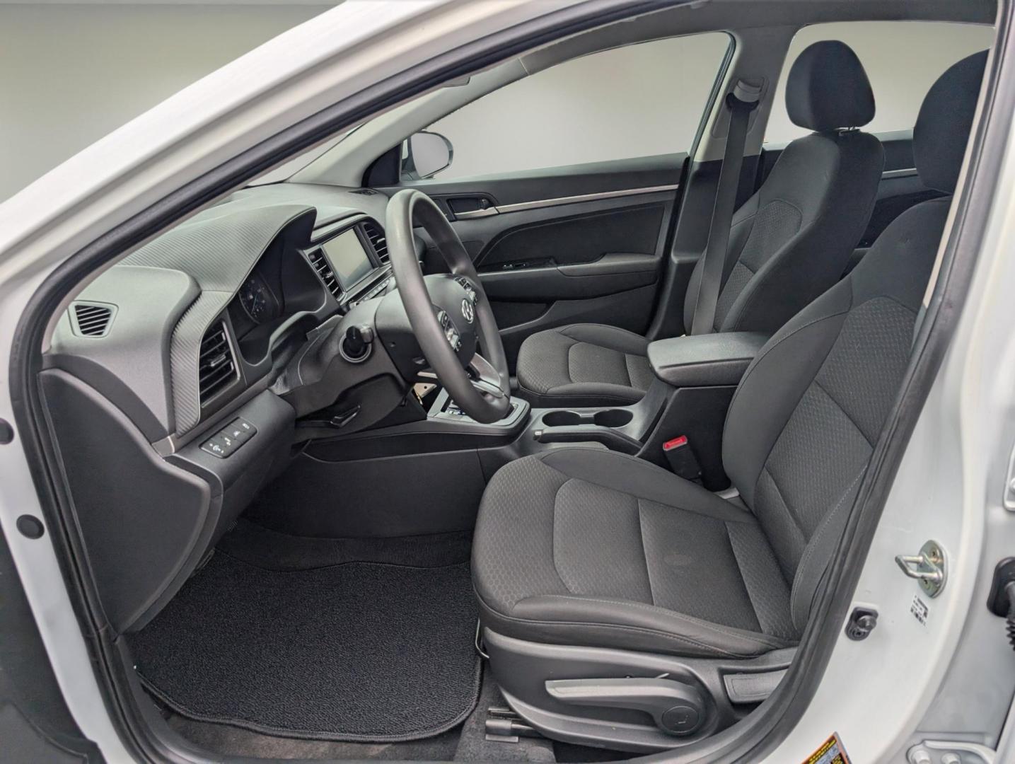 2020 /Black Hyundai Elantra SEL (5NPD84LF5LH) with an Regular Unleaded I-4 2.0 L/122 engine, 1-Speed CVT w/OD transmission, located at 7000 Northlake Connector, Columbus, GA, 31904, (706) 987-8085, 32.524975, -84.978134 - 2020 Hyundai Elantra SEL - Photo#3