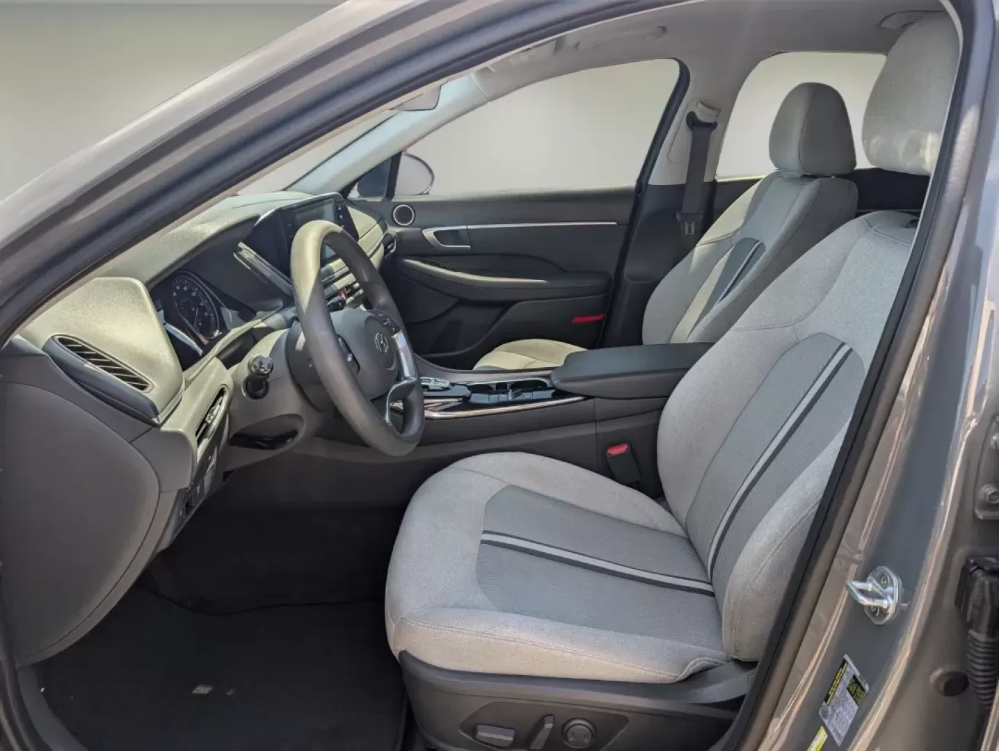 2020 /Dark Gray Hyundai Sonata SEL (5NPEL4JA3LH) with an Other engine, located at 521 Old Farm Lane Rd, Prattville, AL, 36066, (334) 325-1505, 32.482460, -86.416367 - **Discover a New Level of Comfort and Style with the 2020 Hyundai Sonata SEL at Gils Auto Opelika!**<br /> <br /> Are you in the market for a vehicle that perfectly balances style, performance, and safety? Look no further than the 2020 Hyundai Sonata SEL, now available at Gils Auto located at 1430 - Photo#9