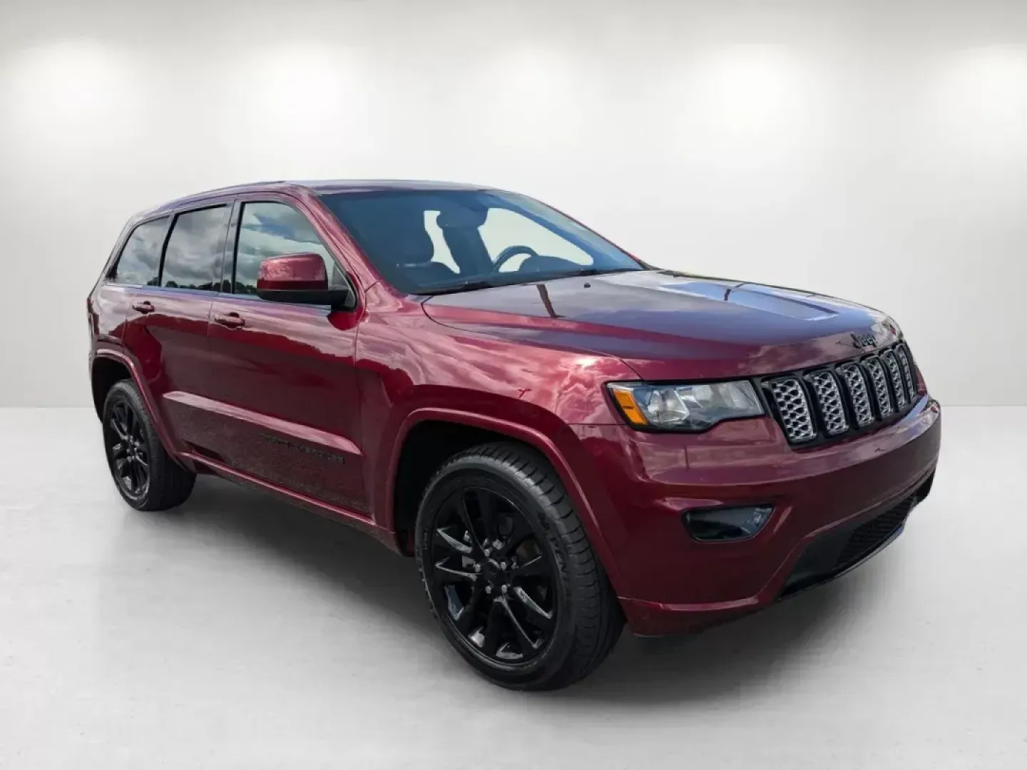2020 /Black Jeep Grand Cherokee Altitude (1C4RJEAG3LC) with an Regular Unleaded V-6 3.6 L/220 engine, 8-Speed Automatic w/OD transmission, located at 7000 Northlake Connector, Columbus, GA, 31904, (706) 987-8085, 32.524975, -84.978134 - 2020 Jeep Grand Cherokee Altitude - Photo#2