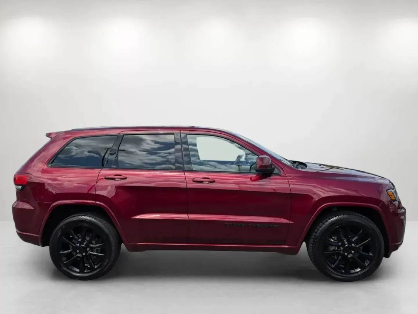 2020 /Black Jeep Grand Cherokee Altitude (1C4RJEAG3LC) with an Regular Unleaded V-6 3.6 L/220 engine, 8-Speed Automatic w/OD transmission, located at 7000 Northlake Connector, Columbus, GA, 31904, (706) 987-8085, 32.524975, -84.978134 - 2020 Jeep Grand Cherokee Altitude - Photo#3