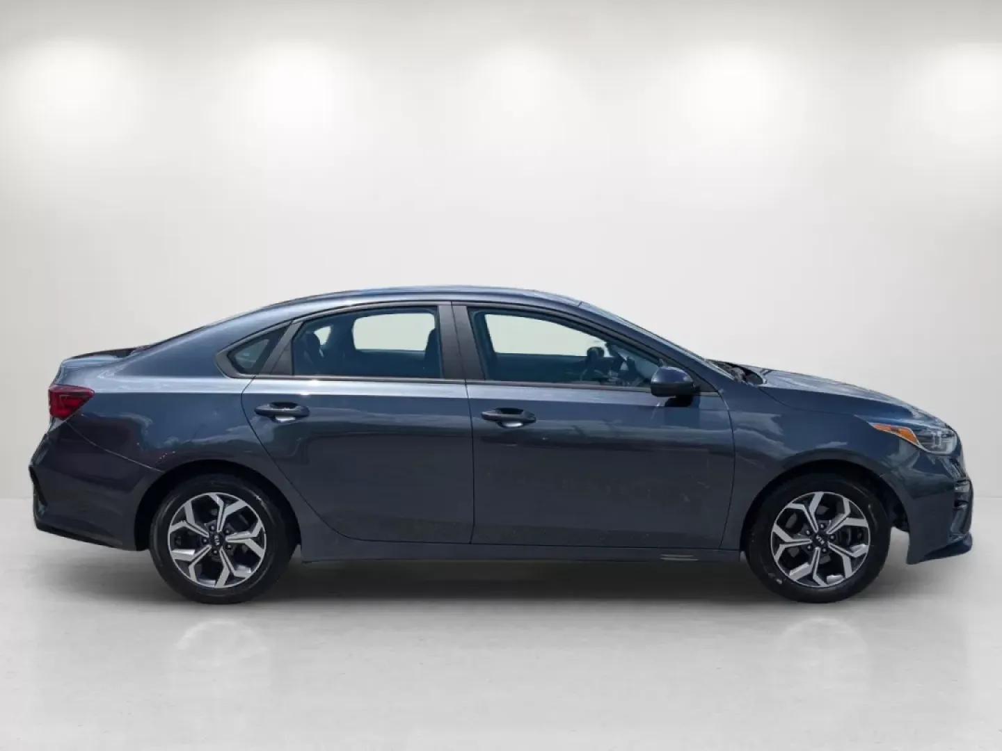 2020 /Black Kia Forte LXS (3KPF24AD6LE) with an Other engine, located at 1430 Gateway Drive, Opelika, AL, 36801, (334) 239-0944, 32.637871, -85.409790 - **Discover Your Next Adventure with the 2020 Kia Forte at Gils Auto - Columbus #2!**<br /> <br /> Are you looking for a reliable sedan that fits seamlessly into your daily routine and weekend getaways? Look no further than this 2020 Kia Forte LXS, an ideal choice for budget-conscious buyers and grow - Photo#4