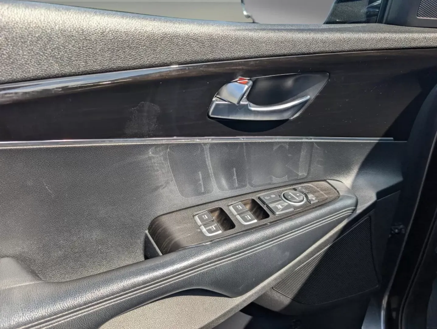 2020 /Black Kia Sorento S V6 (5XYPG4A50LG) with an Other engine, located at 521 Old Farm Lane Rd, Prattville, AL, 36066, (334) 325-1505, 32.482460, -86.416367 - **Adventure Awaits: Discover the 2020 Kia Sorento at Gils Auto in Phenix City, AL!**<br /> <br /> If you're seeking a versatile SUV that combines style, comfort, and practicality, look no further than the 2020 Kia Sorento S V6 available now at Gils Auto, your trusted Buy Here Pay Here dealership loc - Photo#7