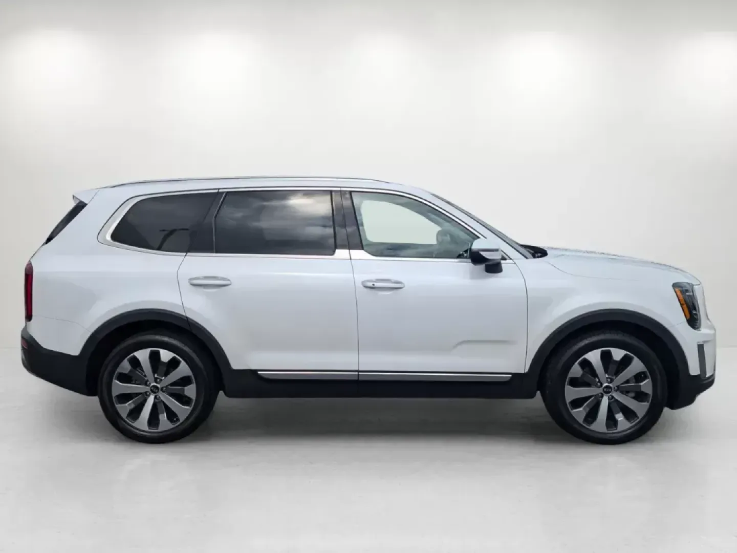 2020 /Gray Kia Telluride S (5XYP6DHC3LG) with an Other engine, located at 1430 Gateway Drive, Opelika, AL, 36801, (334) 239-0944, 32.637871, -85.409790 - **Discover Your Family's Next Adventure with the 2020 Kia Telluride at Gils Auto Opelika, AL!**<br /> <br /> Are you searching for the perfect family SUV that combines style, comfort, and functionality? Look no further than the 2020 Kia Telluride, available now at Gils Auto, your trusted Buy Here P - Photo#3