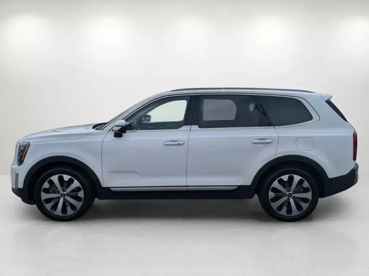 2020 /Gray Kia Telluride S (5XYP6DHC3LG) with an Other engine, located at 1430 Gateway Drive, Opelika, AL, 36801, (334) 239-0944, 32.637871, -85.409790 - **Discover Your Family's Next Adventure with the 2020 Kia Telluride at Gils Auto Opelika, AL!**<br /> <br /> Are you searching for the perfect family SUV that combines style, comfort, and functionality? Look no further than the 2020 Kia Telluride, available now at Gils Auto, your trusted Buy Here P - Photo#7