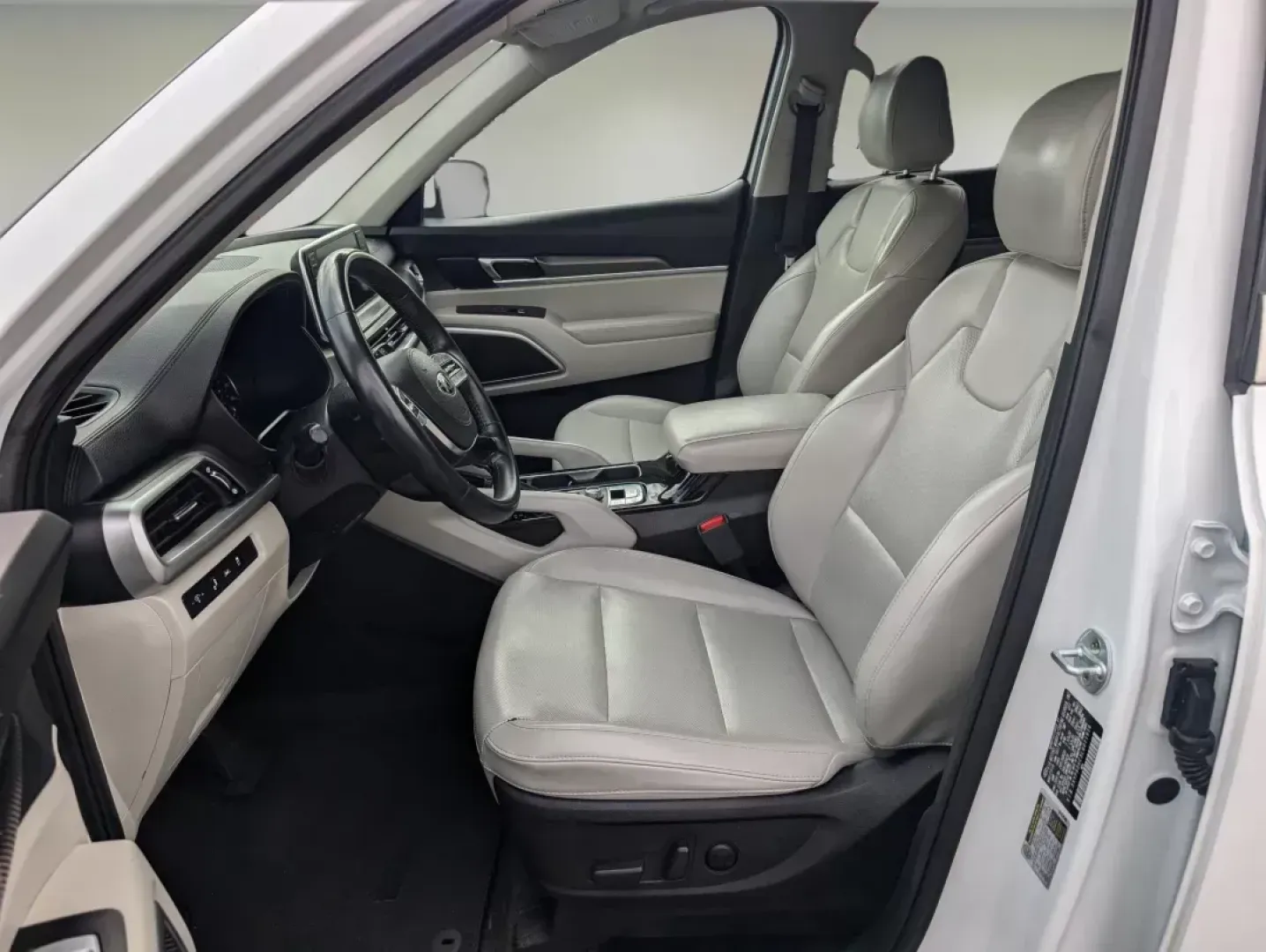 2020 /Gray Kia Telluride S (5XYP6DHC3LG) with an Other engine, located at 1430 Gateway Drive, Opelika, AL, 36801, (334) 239-0944, 32.637871, -85.409790 - **Discover Your Family's Next Adventure with the 2020 Kia Telluride at Gils Auto Opelika, AL!**<br /> <br /> Are you searching for the perfect family SUV that combines style, comfort, and functionality? Look no further than the 2020 Kia Telluride, available now at Gils Auto, your trusted Buy Here P - Photo#9