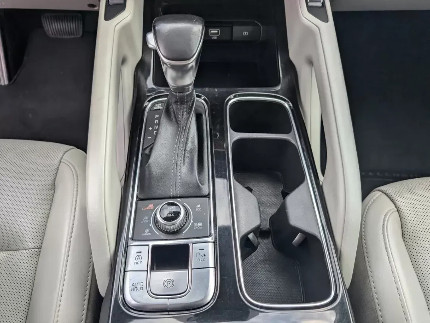 2020 /Gray Kia Telluride S (5XYP6DHC3LG) with an Other engine, located at 1430 Gateway Drive, Opelika, AL, 36801, (334) 239-0944, 32.637871, -85.409790 - **Discover Your Family's Next Adventure with the 2020 Kia Telluride at Gils Auto Opelika, AL!**<br /> <br /> Are you searching for the perfect family SUV that combines style, comfort, and functionality? Look no further than the 2020 Kia Telluride, available now at Gils Auto, your trusted Buy Here P - Photo#15