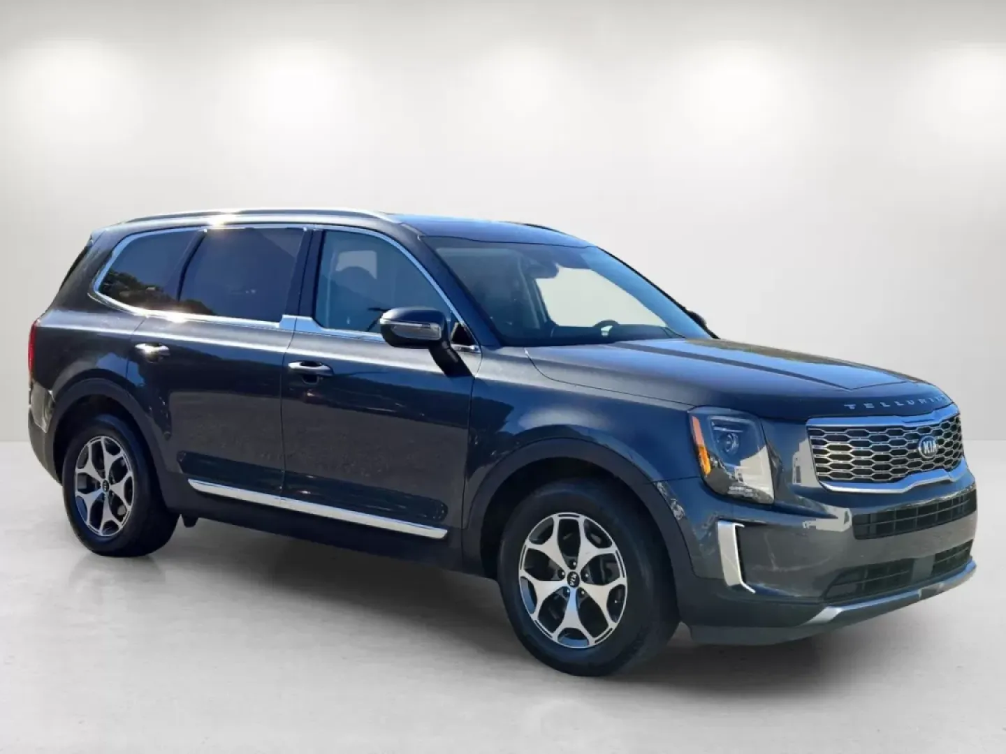 2020 /Black Kia Telluride EX (5XYP34HC5LG) with an Other engine, located at 3959 U.S. 80 W, Phenix City, AL, 36870, (334) 297-4885, 32.469296, -85.135185 - **Discover the Perfect Family SUV: 2020 Kia Telluride EX at Gils Auto - Phenix City!**<br /> <br /> Are you on the lookout for a versatile and spacious SUV that can accommodate your growing family while also providing a comfortable ride for your daily commutes? The 2020 Kia Telluride EX is the ideal - Photo#2