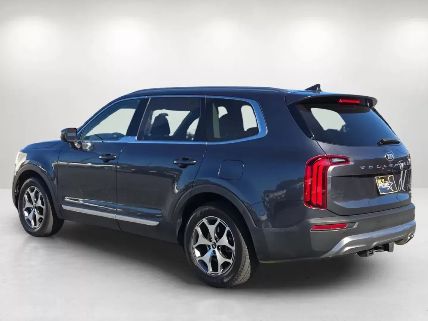 2020 /Black Kia Telluride EX (5XYP34HC5LG) with an Other engine, located at 3959 U.S. 80 W, Phenix City, AL, 36870, (334) 297-4885, 32.469296, -85.135185 - **Discover the Perfect Family SUV: 2020 Kia Telluride EX at Gils Auto - Phenix City!**<br /> <br /> Are you on the lookout for a versatile and spacious SUV that can accommodate your growing family while also providing a comfortable ride for your daily commutes? The 2020 Kia Telluride EX is the ideal - Photo#5