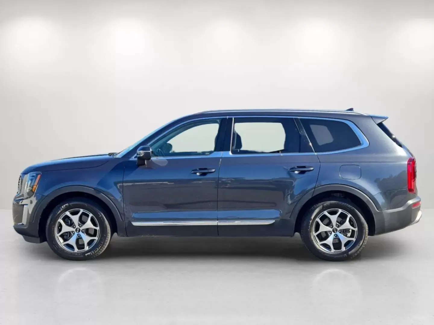 2020 /Black Kia Telluride EX (5XYP34HC5LG) with an Other engine, located at 3959 U.S. 80 W, Phenix City, AL, 36870, (334) 297-4885, 32.469296, -85.135185 - **Discover the Perfect Family SUV: 2020 Kia Telluride EX at Gils Auto - Phenix City!**<br /> <br /> Are you on the lookout for a versatile and spacious SUV that can accommodate your growing family while also providing a comfortable ride for your daily commutes? The 2020 Kia Telluride EX is the ideal - Photo#6