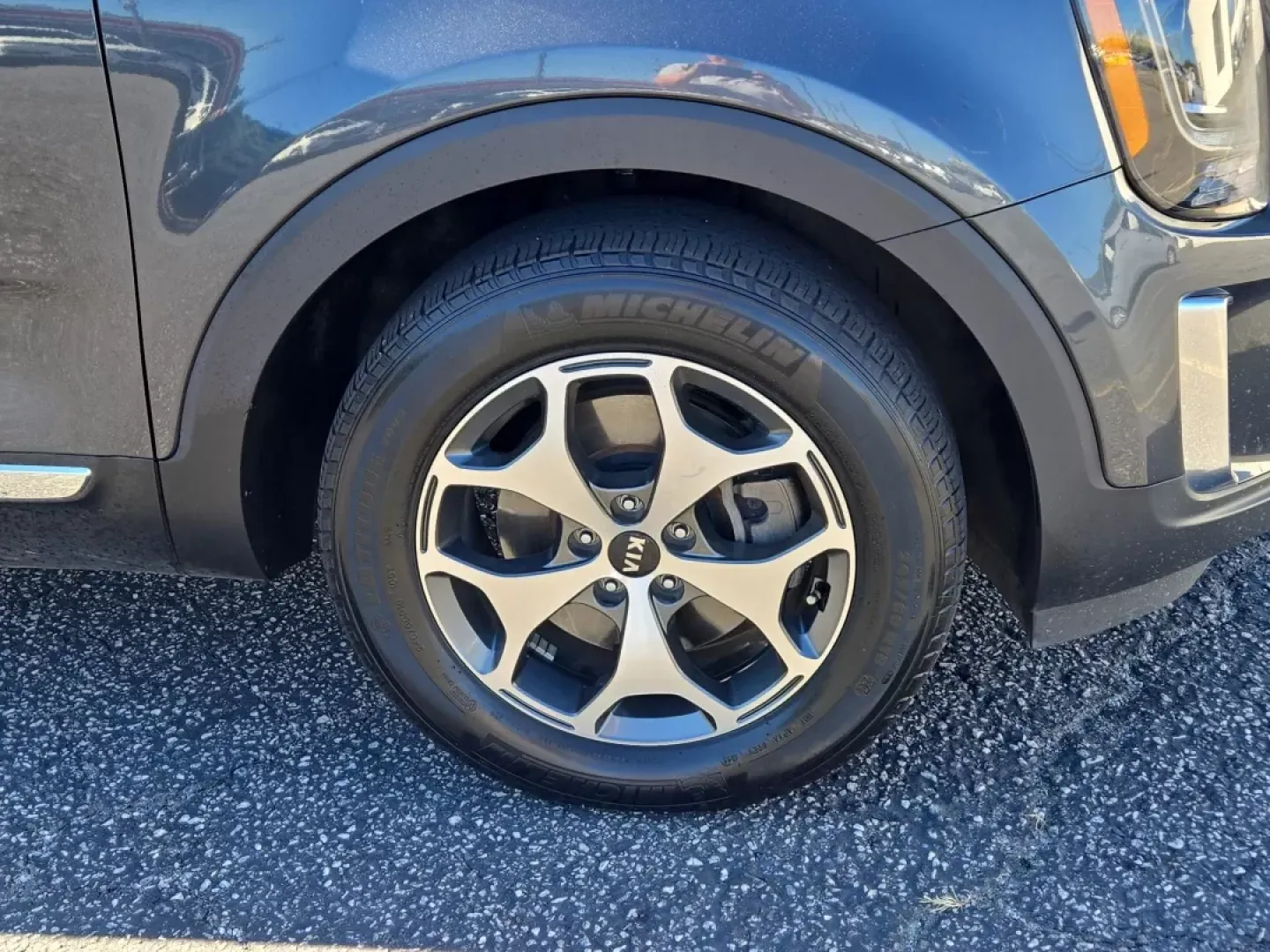 2020 /Black Kia Telluride EX (5XYP34HC5LG) with an Other engine, located at 3959 U.S. 80 W, Phenix City, AL, 36870, (334) 297-4885, 32.469296, -85.135185 - **Discover the Perfect Family SUV: 2020 Kia Telluride EX at Gils Auto - Phenix City!**<br /> <br /> Are you on the lookout for a versatile and spacious SUV that can accommodate your growing family while also providing a comfortable ride for your daily commutes? The 2020 Kia Telluride EX is the ideal - Photo#15