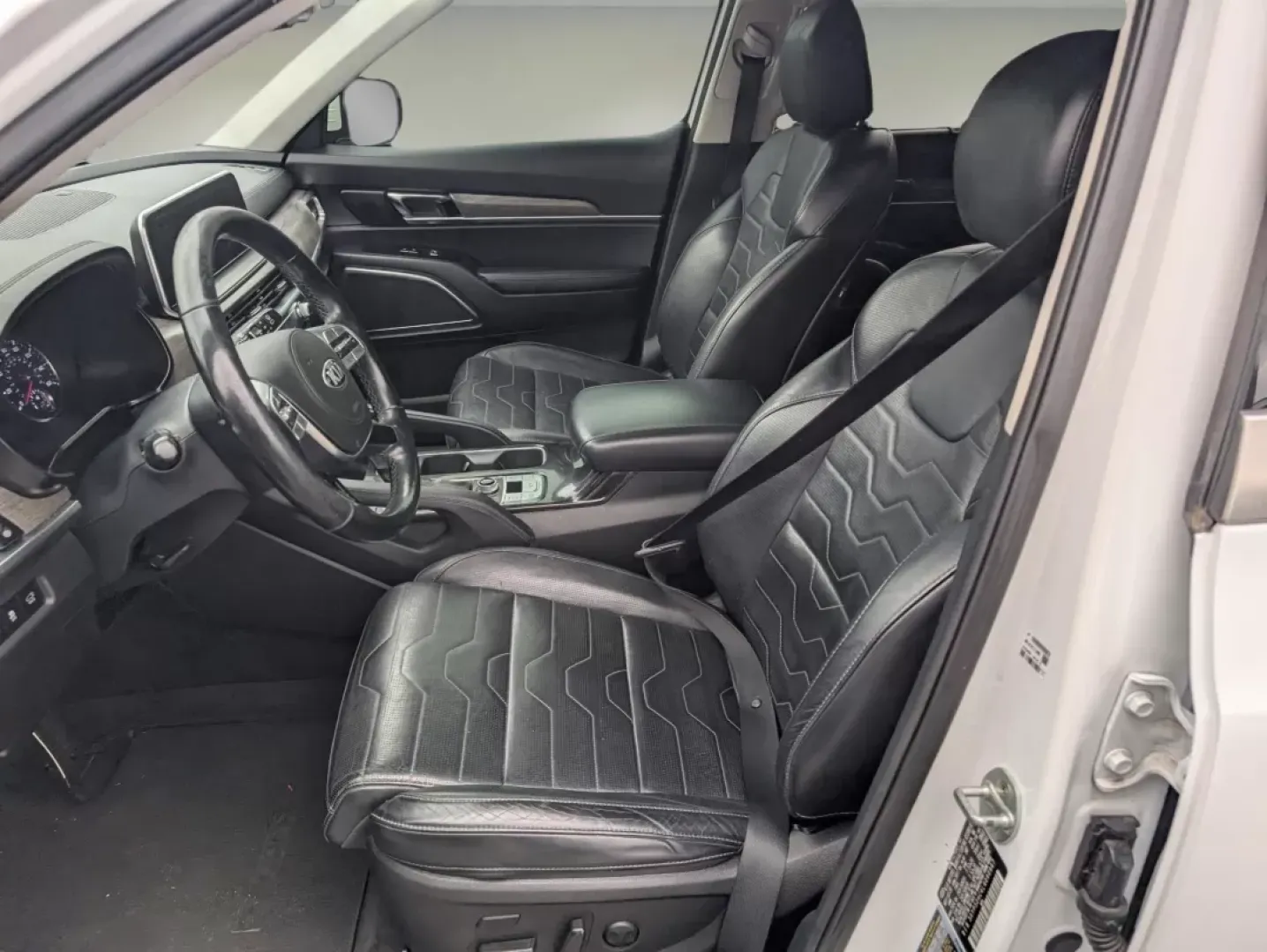 2020 /Black Kia Telluride SX (5XYP5DHC4LG) with an Other engine, located at 1430 Gateway Drive, Opelika, AL, 36801, (334) 239-0944, 32.637871, -85.409790 - Discover the perfect blend of luxury and practicality with this **2020 Kia Telluride SX**, available now at **Gils Auto** in Phenix City, AL. Imagine hitting the road for unforgettable family adventures in this spacious and stylish SUV, designed to accommodate everyone comfortably while turning head - Photo#11