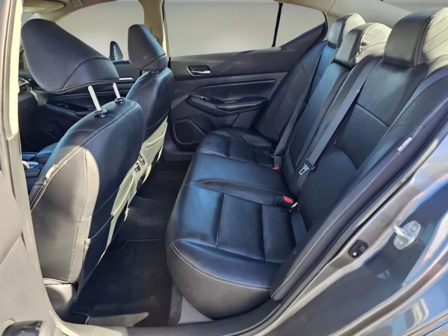 2020 /Charcoal Nissan Altima 2.0 Platinum (1N4AL4FV3LC) with an Other engine, located at 1430 Gateway Drive, Opelika, AL, 36801, (334) 239-0944, 32.637871, -85.409790 - **Experience the 2020 Nissan Altima 2.0 Platinum: Your Ideal Sedan for Modern Living!**<br /> <br /> Are you searching for a vehicle that perfectly combines style, reliability, and modern features? Look no further than the stunning 2020 Nissan Altima 2.0 Platinum, available now at Gils Auto in Opeli - Photo#2