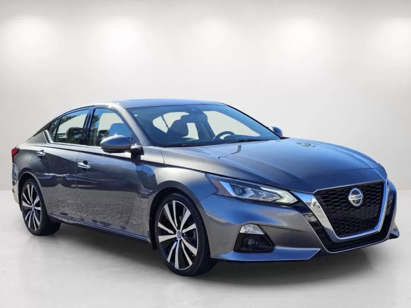 2020 /Charcoal Nissan Altima 2.0 Platinum (1N4AL4FV3LC) with an Other engine, located at 1430 Gateway Drive, Opelika, AL, 36801, (334) 239-0944, 32.637871, -85.409790 - **Experience the 2020 Nissan Altima 2.0 Platinum: Your Ideal Sedan for Modern Living!**<br /> <br /> Are you searching for a vehicle that perfectly combines style, reliability, and modern features? Look no further than the stunning 2020 Nissan Altima 2.0 Platinum, available now at Gils Auto in Opeli - Photo#6