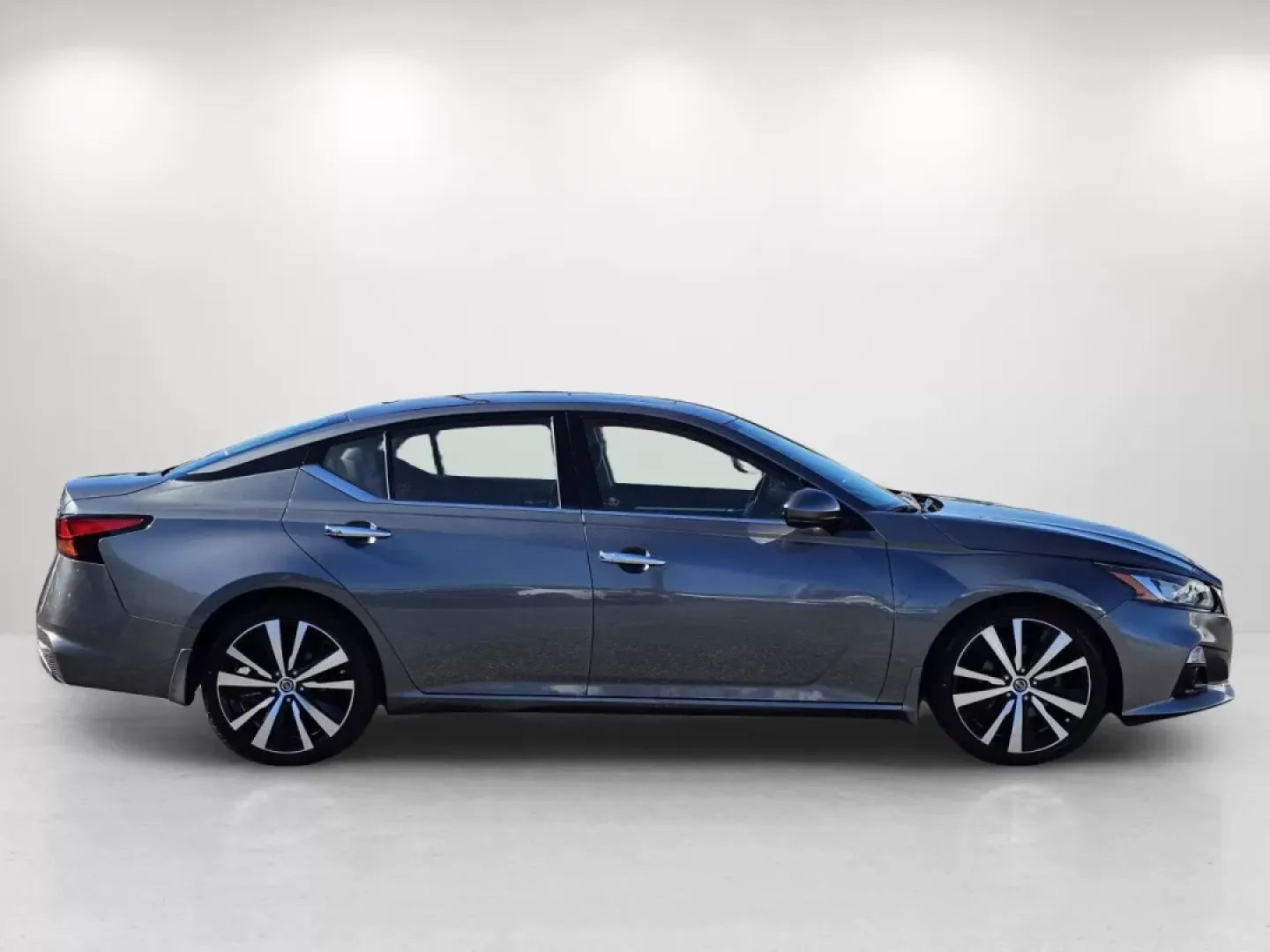 2020 /Charcoal Nissan Altima 2.0 Platinum (1N4AL4FV3LC) with an Other engine, located at 1430 Gateway Drive, Opelika, AL, 36801, (334) 239-0944, 32.637871, -85.409790 - **Experience the 2020 Nissan Altima 2.0 Platinum: Your Ideal Sedan for Modern Living!**<br /> <br /> Are you searching for a vehicle that perfectly combines style, reliability, and modern features? Look no further than the stunning 2020 Nissan Altima 2.0 Platinum, available now at Gils Auto in Opeli - Photo#7