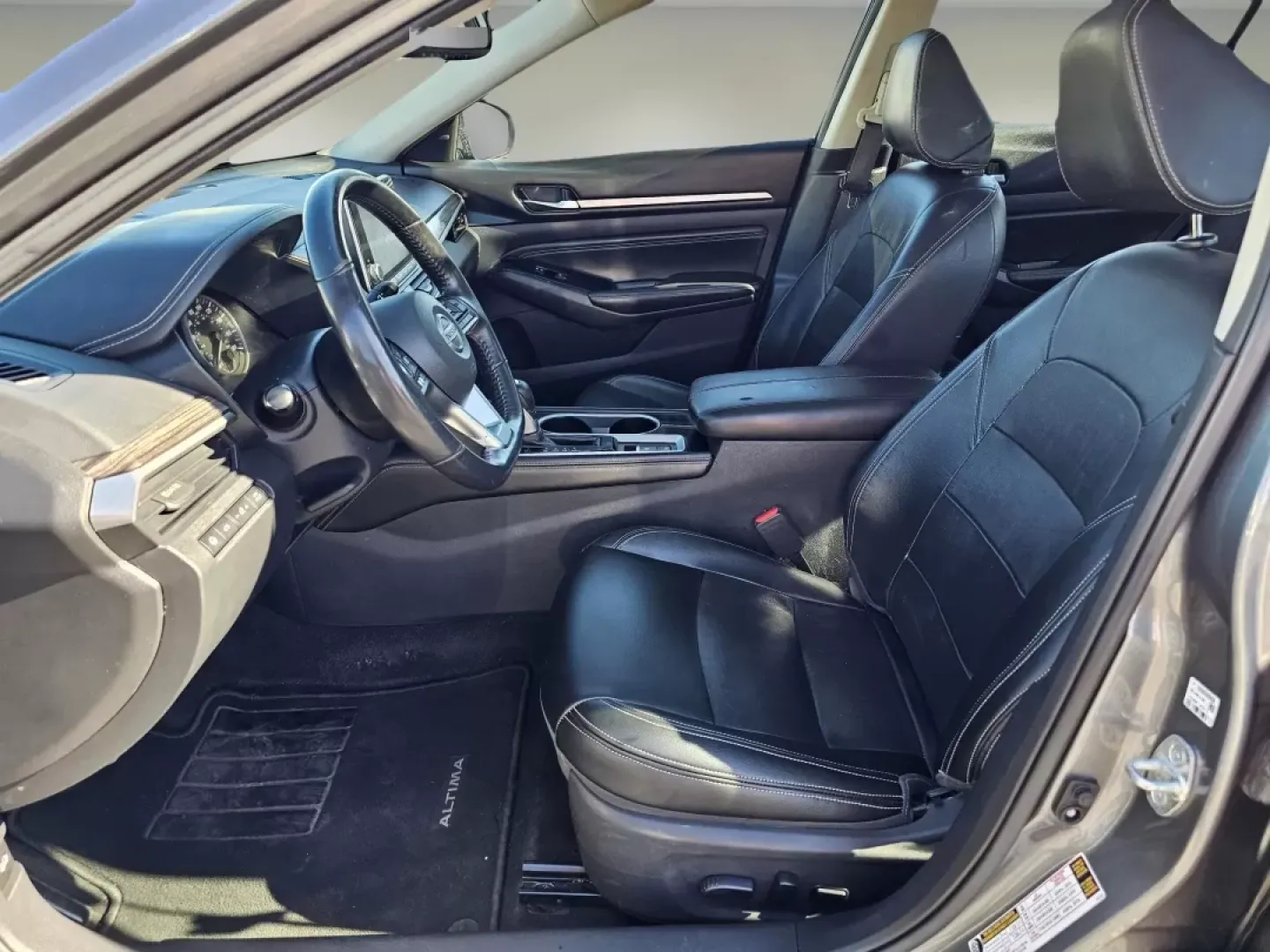 2020 /Charcoal Nissan Altima 2.0 Platinum (1N4AL4FV3LC) with an Other engine, located at 1430 Gateway Drive, Opelika, AL, 36801, (334) 239-0944, 32.637871, -85.409790 - **Experience the 2020 Nissan Altima 2.0 Platinum: Your Ideal Sedan for Modern Living!**<br /> <br /> Are you searching for a vehicle that perfectly combines style, reliability, and modern features? Look no further than the stunning 2020 Nissan Altima 2.0 Platinum, available now at Gils Auto in Opeli - Photo#13